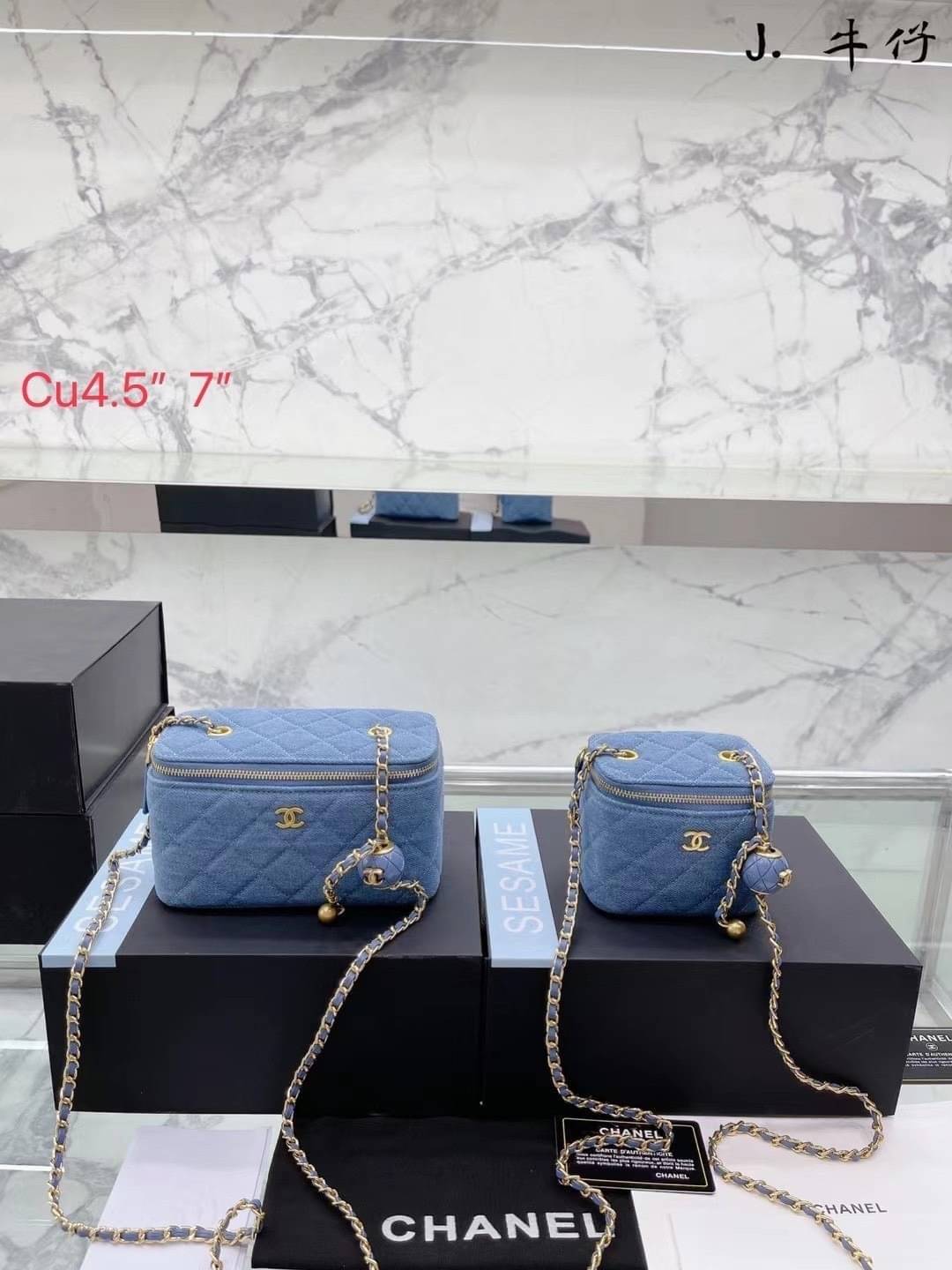 Chanel Pearl Crush Mini Vanity in Denim / Chanel Vanity crossbody bag กระเป๋าทรงกล่องใบเล็กน่ารัก มี 2 ขนาด งานเดนิมสวย ตอบโจทย์และครองใจสาวๆ ได้อย่างแท้จริง