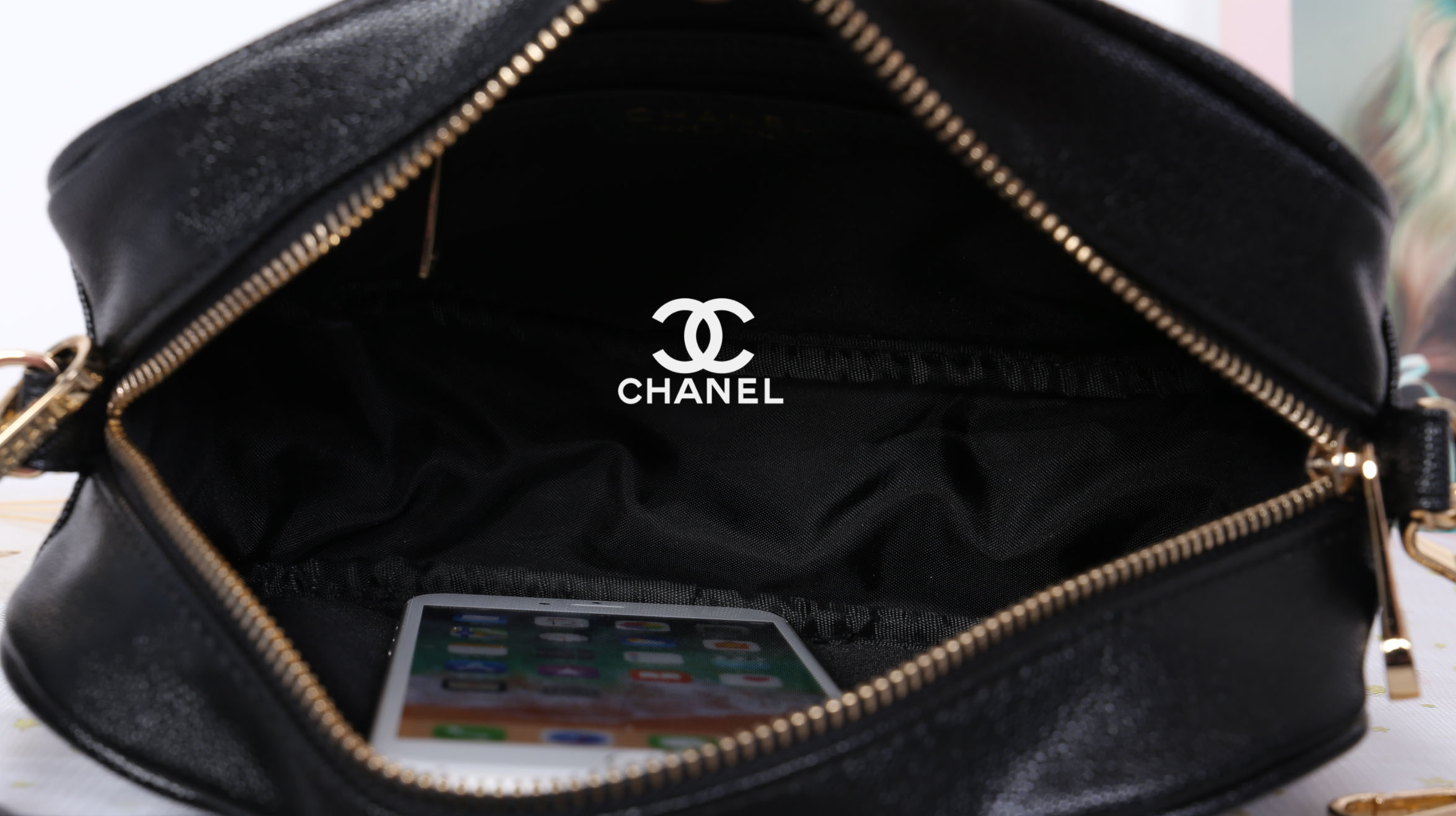 CHANEL Caviar Handbag Crossbody bag / Chanel Shoulder Bag With 2Straps กระเป๋าสะพาย หนังลายคาเวียร์ทั้งใบด้านหน้ามีโลโก้แบรนด์