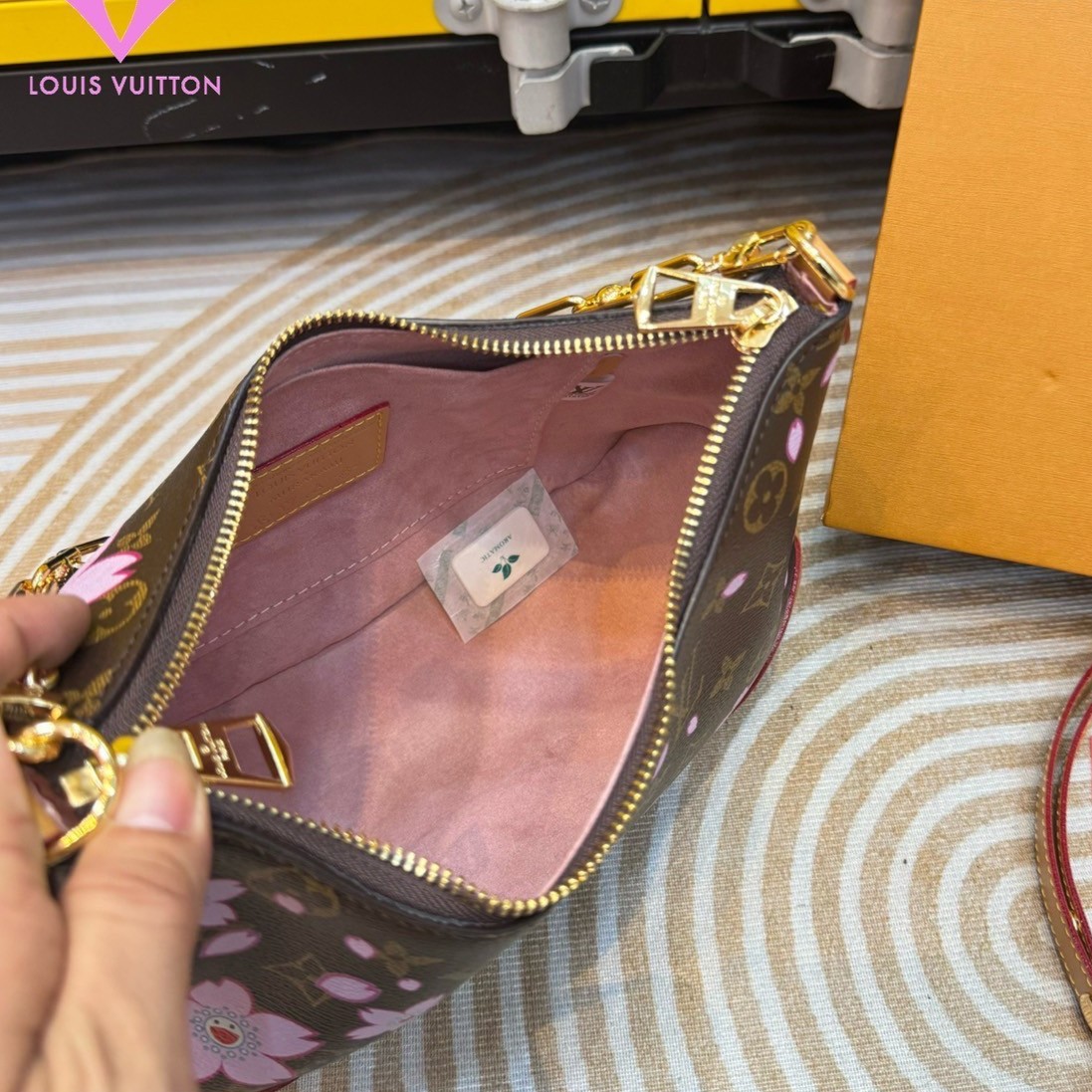 LV x TM Boulogne PM Cherry Blossom bag กระเป๋าสะพาย ดีไซน์คลาสสิครุ่นสุดปัง ปรับลุคให้มีชีวิตชีวาด้วยลายดอกไม้ซากุระเชอรี่บลอสซั่ม คอลใหม่สุดเอ็กซ์คลูซีฟ