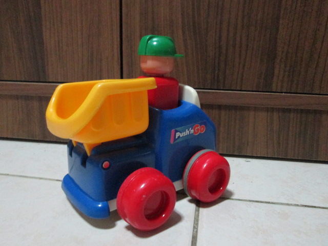 Tomy Preschool Push and Go Dump Truck ของเล่นมือสอง
