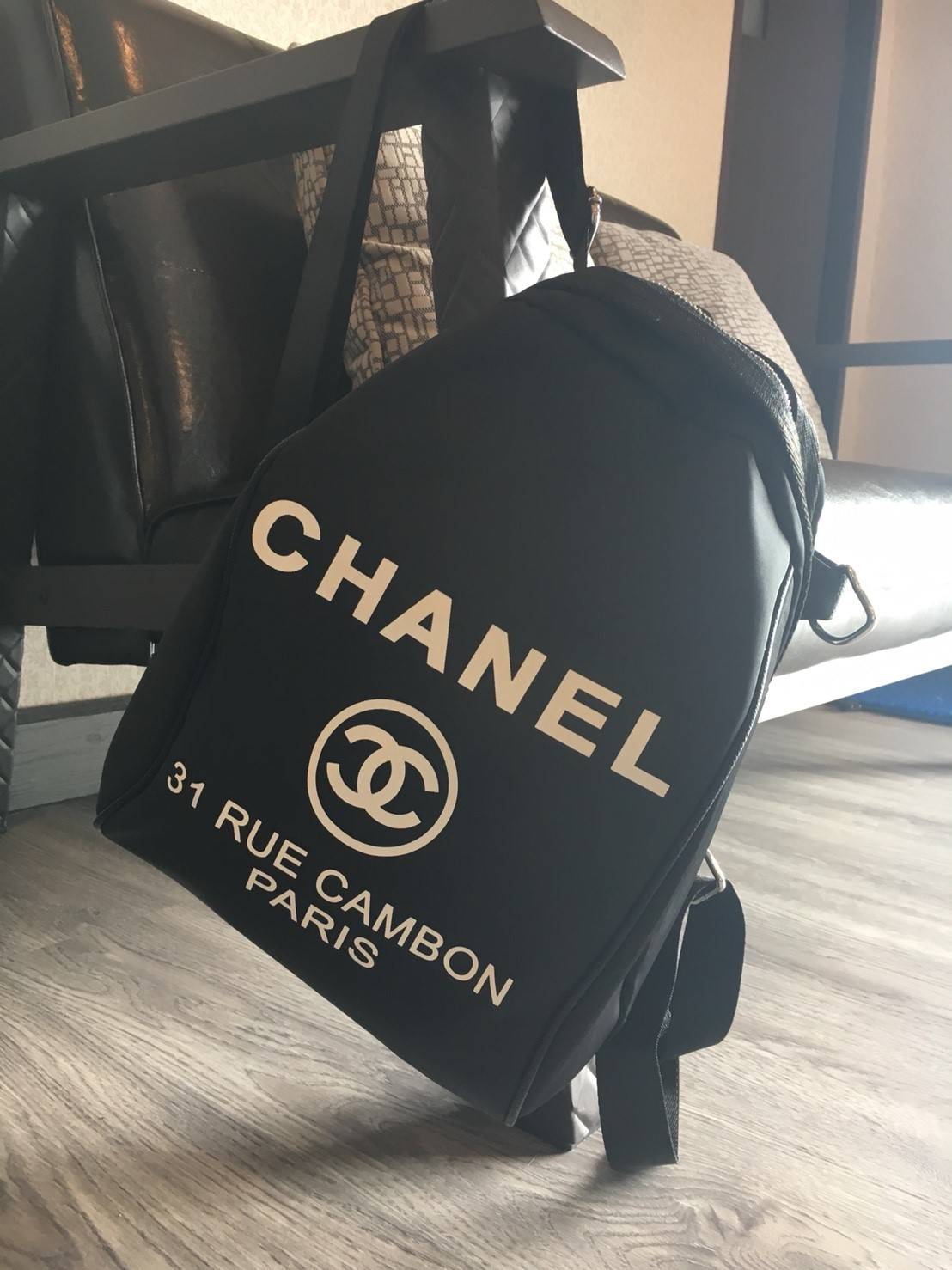 New item! must have kaa กระเป๋าเป้ mini nylon จากพรีเมี่ยมกิ้ฟ แบรนด์ Chanel กับทรง Chanel Nylon 2way backpack โดดเด่นด้วยดีไซน์เป้เก๋กู๊ดดด ตัวกระเป๋าไนล่อน ขนาดเล็ก อะไหล่เงินเงา **กันน้ำได้ จุของได้กำลังดี มีช่องใส่ของเป็นสัดส่วน มาพร้อม สายสะพาย 2 สาย