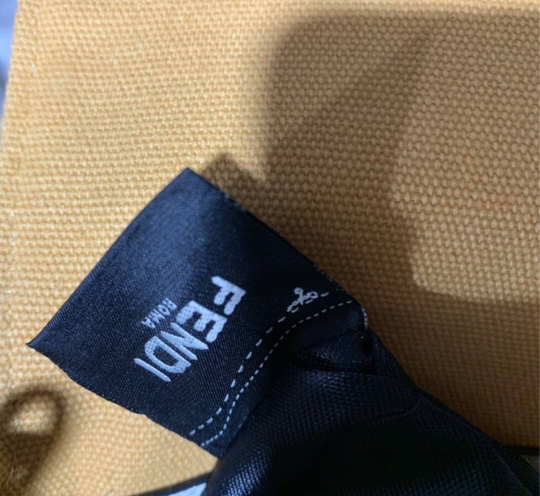 VIP GIFT 】FENDI BAGUETTE SUMMER 2021 CANVAS SHOULDER BAG กระเป๋าสะพายพรีเมี่ยมกิ๊ฟ หายาก สีคัลเลอร์ฟูลสุดใส โดดเด่น ดีไซน์ปั๊มโลโก้รอบใบ วัสดุผ้าแคนวาส ทนทาน มาพร้อมสาย 2 แบบ สำหรับคล้องแขน และสายครอสบอดี้สีทูโทน เปิด-ปิดด้วยกระดุมแม่เหล็ก ภายในเป็นช่องโล
