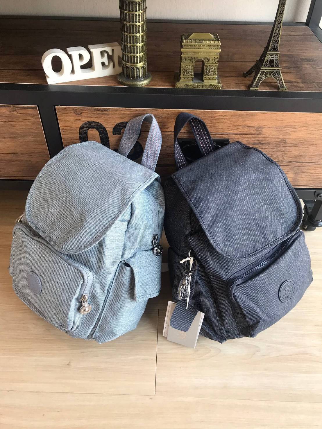 Kipling City Pack Mini Backpack จาก Mayday collection กระเป๋าเป้ วัสดุ 100% Polyamide ด้านหน้ามีช่องซิป ช่องเล็กใส่ของซ้าย ขวา ช่องหลักเปิดปิดด้วยตัวล็อค 2 ชั้น กระดุมแม่เหล็ก และซิป ภายในกว้าง ใส่ A4 ของใช้ เสื้อผ้าได้ แบ่งช่องเป็นสัดส่วน สายสะพานปรับได้