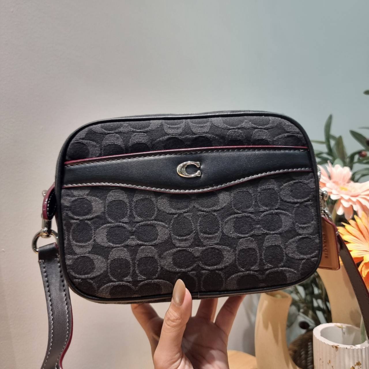 COACH CE744 CAMERA BAG IN SIGNATURE DENIM กระเป๋าสะพายข้างรูปทรงสวยคลาสสิค BLACK MULTI เกรดท็อปออริ เกรดดีสุด สลับแท้ 1:1