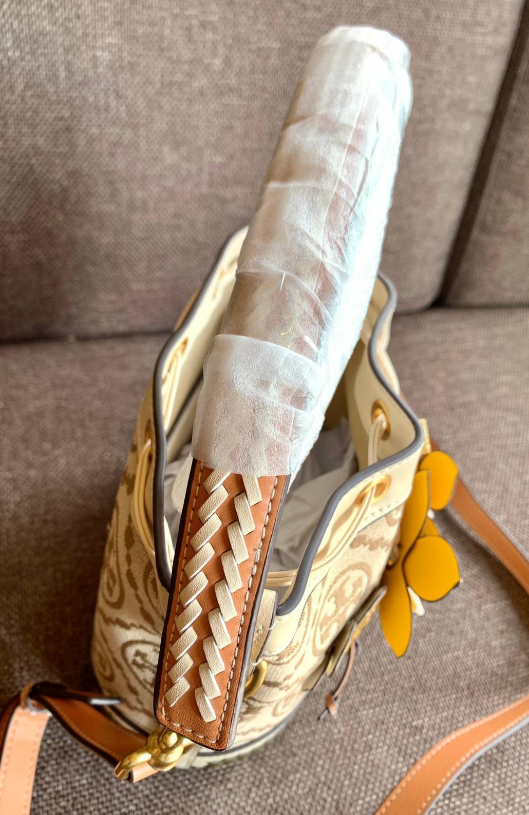 สวยโดดเด่น แต่แฝงความร่วมสมัยค่ะ! TORY BURCH CASUAL STYLE 3WAY LEATHER PURSES ELEGANT CROSSBODY((88963)) 🌼🌼🌼 พร้อมส่ง ห้ามพลาดเลยจริงๆค่ะ! กระเป๋าทรงถัง วัสดุ Jacquardทอล่ยแบรนด์+ขอบหนังแท้ เพิ่มดีเทลแบบถุกเข้ามาได้สวยโดดเด่น สะดุด