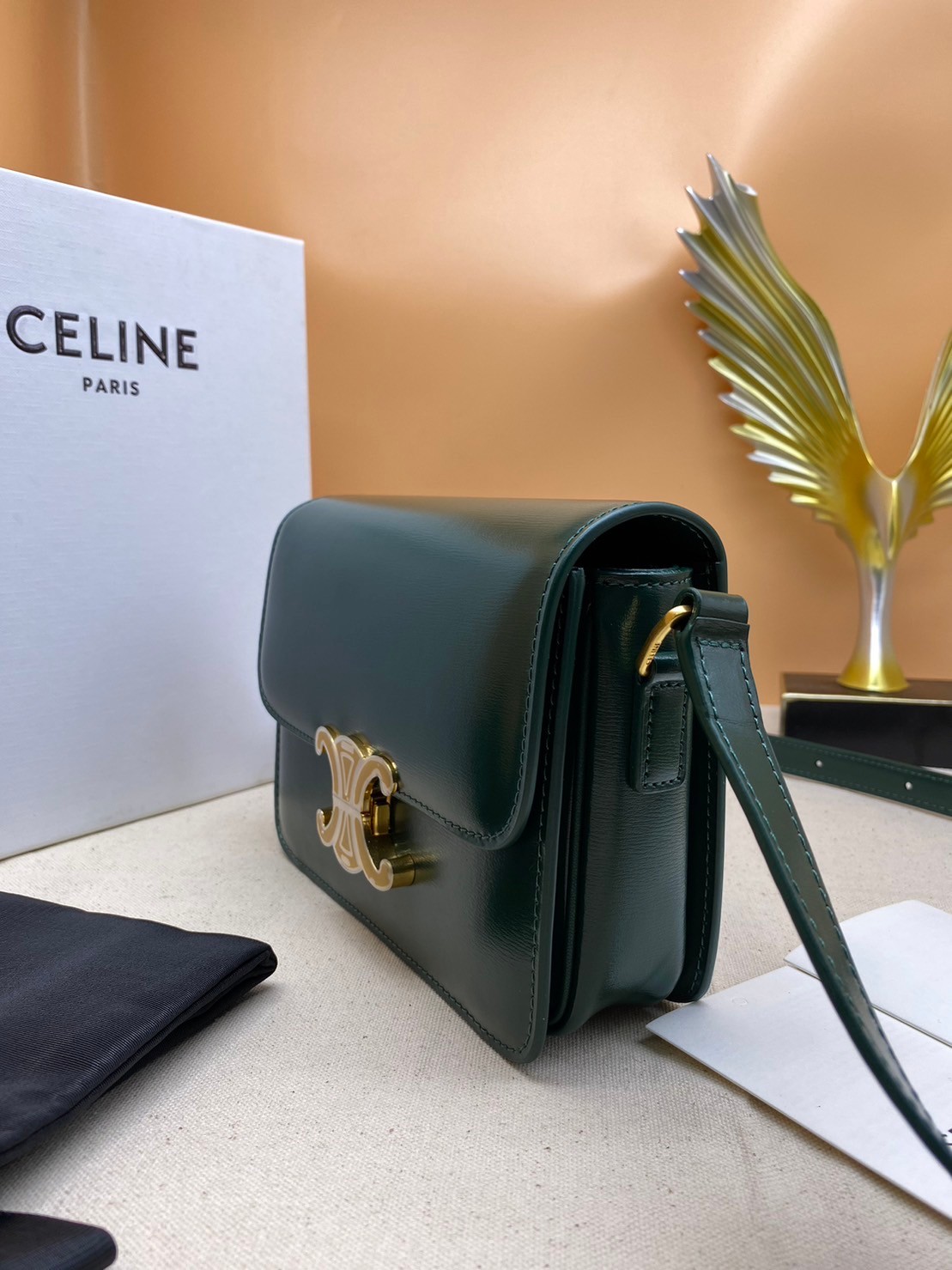 MEDIUM 22cm : CELINE CLASSIQUE TRIOMPHE BAG IN SHINY CALFSKIN / Celine Triomphe Bag / Celine Bag พร้อมส่ง 10 สี เกรดออริ 1:1 กระเป๋าแบรนด์หรูที่ควรมีแห่งปี