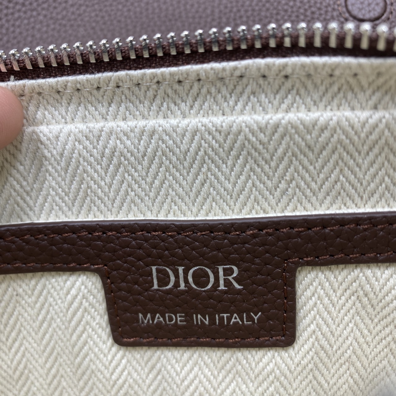 ORI หนังแท้ | DIOR Mini Saddle Bag Icons Leather black กระเป๋าสะพาย คาดอก เปิดตัวครั้งแรกในงานแฟชั่นโชว์ Summer 2025 ดีไซน์สุดไอคอนิกมาตีความใหม่ด้วยรูปทรงที่ทันสมัย หนังแท้ Icons