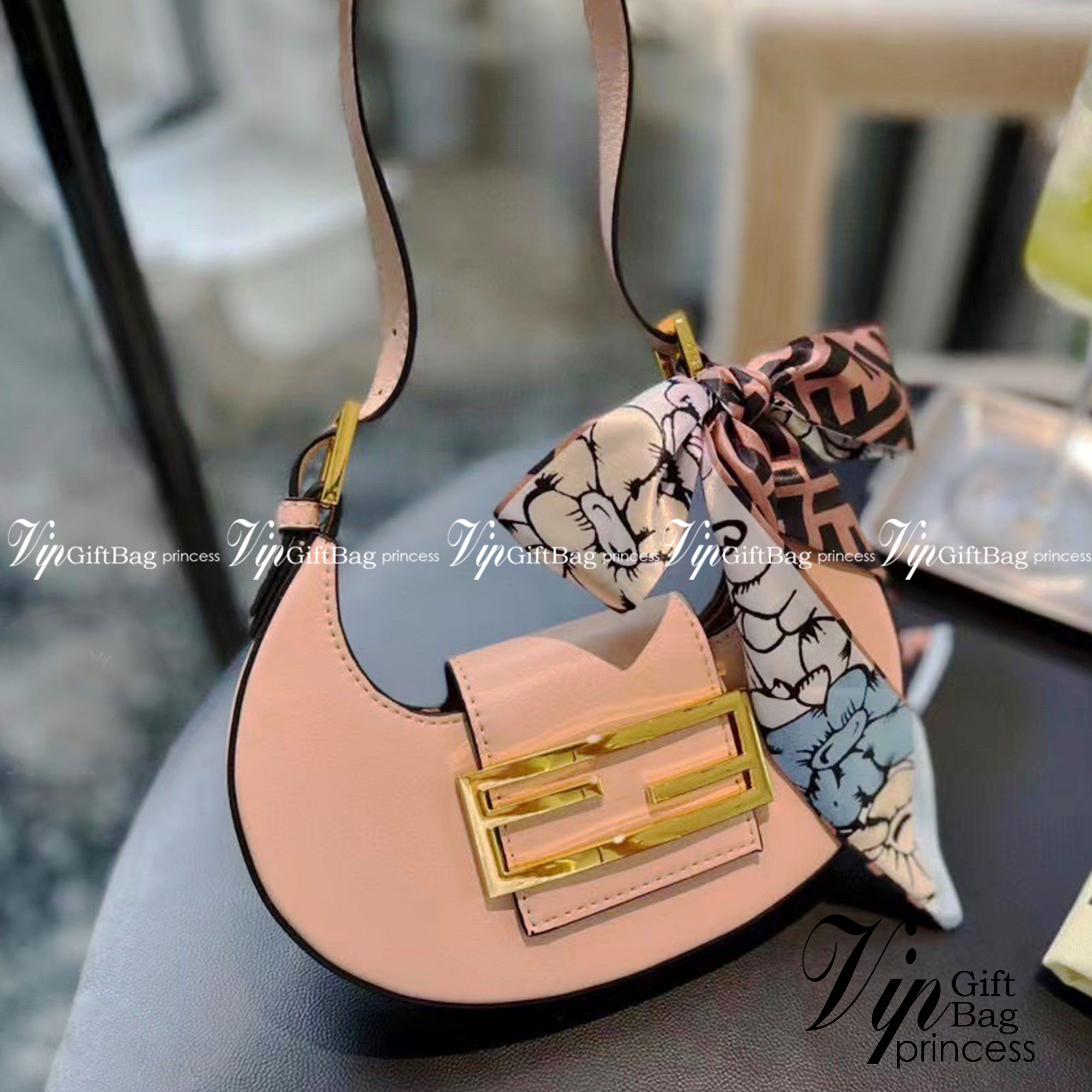 Fendi Cookie mini hobo bag / Fendi Mini Cookie FF fabric mini bag คอลใหม่ล่าสุด น้องเล็กกะทัดรัด อะไหล่ทองสวยหรูไฮโซ งานคุณภาพเน้นๆ งานเป๊ะปังมากปั้มทุกจุด กระเป๋าสะพายไหล่แบรนด์หรู น่ารักมากค่ะ