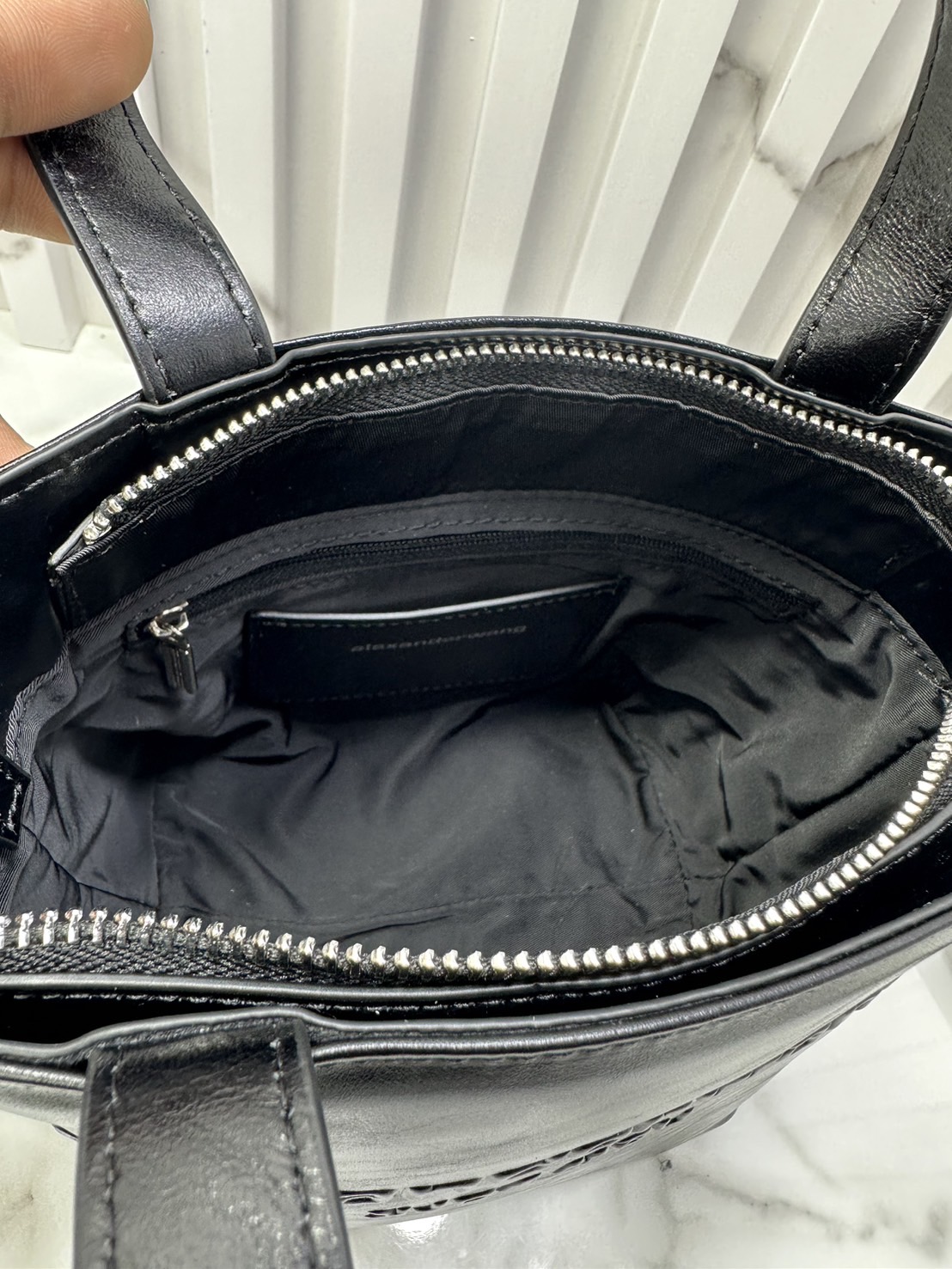 ALEXANDER WANG Punch Mini Tote Bag in Crackle Patent Leather กระเป๋าทรงโท้ท งานหนังลายยับเต็มใบ เกรดออริ 1:1 ใช้งานต่างประเทศได้