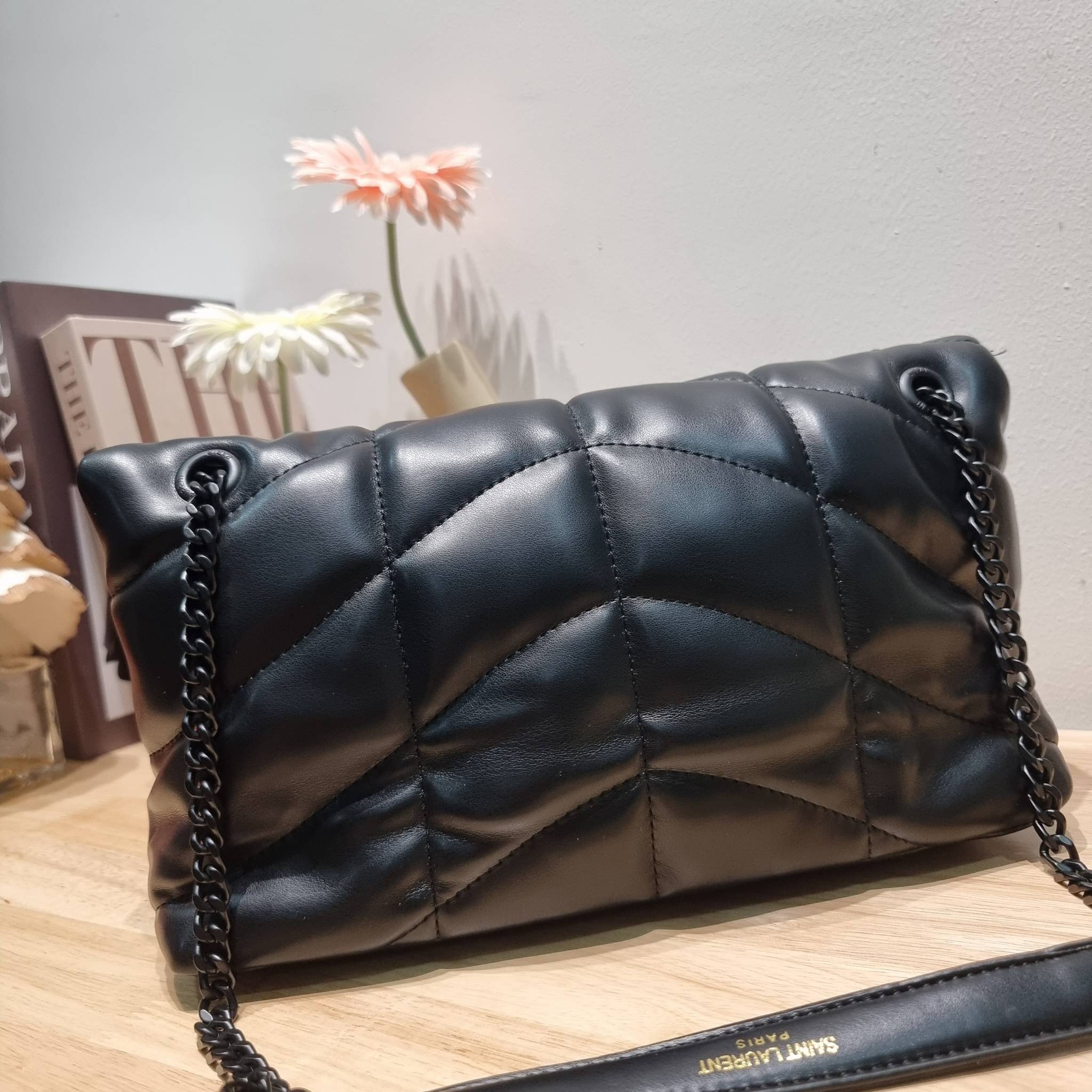 YSL PUFFER SMALL CHAIN BAG IN QUILTED / Yves Saint laurent puffer small chain bag in quilted กระเป๋าสะพายรุ่นยอดนิยม ทรงสวย ใช้ได้บ่อยไม่มีเบื่อ วัสดุหนังสัมผัสนิ่มมือ ดีไซน์เรียบหรู