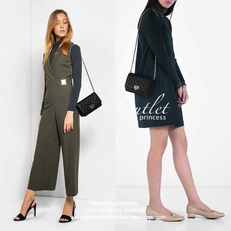 CHARLES & KIETH MINI CLUTCH BAG กระเป๋าสะพายทรงคลัชรุ่นยอดนิยมดีไซน์คลาสสิควัสดุหนังนิ่มลายตารางสวยอยู่ทรงขนาดมินิสไตล์ Chanel เปิดปิดด้วยตัวล๊อคแบบบิดอะไหล่ทอง ด้านหลังประดับโลโก้แบรนด์สวยดูดี มาพร้อมสายสะพายโซ่ร้อยหนัง Crossbody ได้สามารถซ้อนสายสะพายไหล