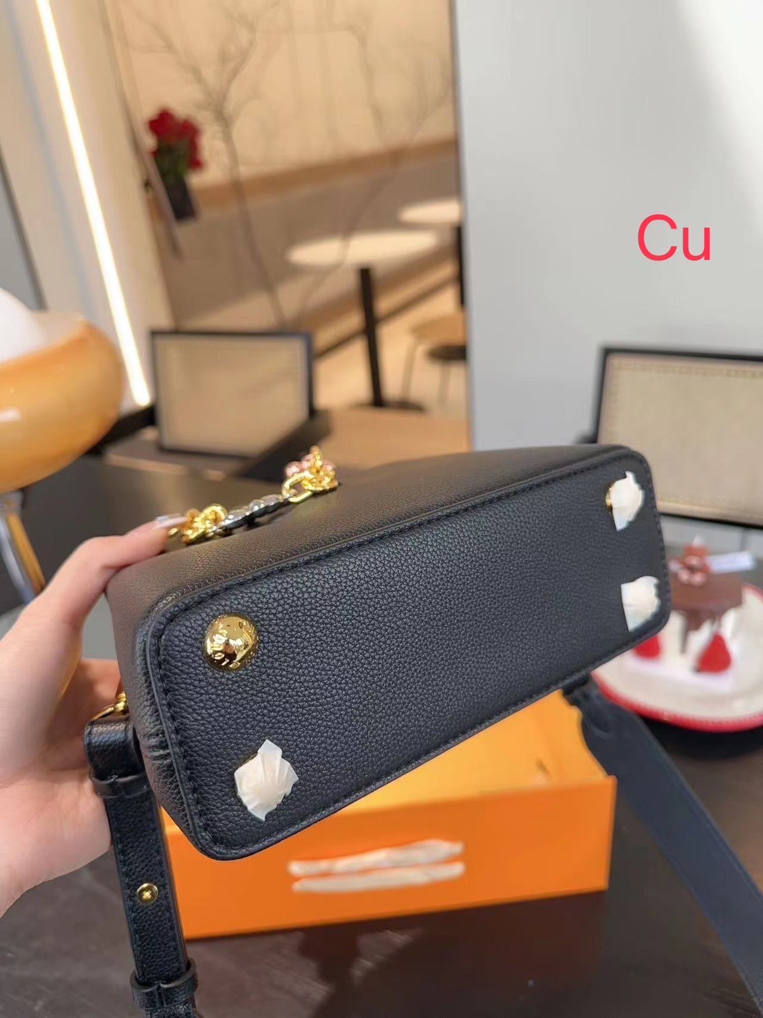 LV Capucines BB top handle / LV BAG พร้อมส่ง 6 สี ที่สุดของความสวยในราคาเบาๆ กระเป๋าถือสุดหรู ดีไซน์ทรงคลาสสิค พร้อมสายโซ่อะไหล่ทองหรูหรา