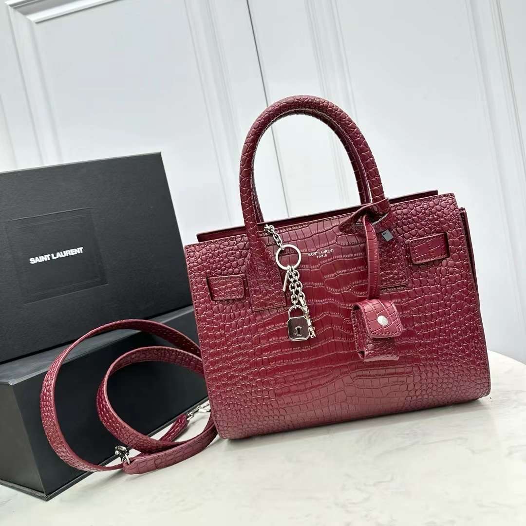 YSL TOTE BAG / SAC DE JOUR BABY IN CROCODILE LEATHER กระเป๋าสะพายทรงโท้ท หนังลายจระเข้สวยหรู จุของได้เยอะ เกรดออริ 1:1 เทียบแท้ ภาพถ่ายจากงานขายจริง ใช้งานต่างประเทศได้