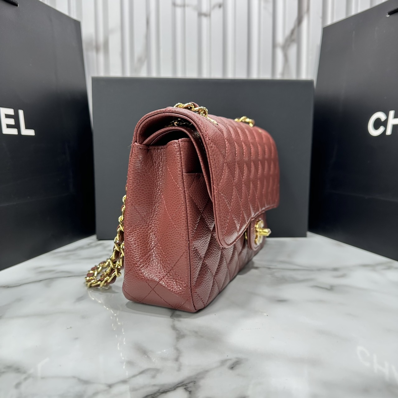 ORI หนังแท้ | ORI หนังแท้ | CHANEL Classic 25cm shoulder bag กระเป๋าสะพายรุ่นยอดนิยม หรูหราระดับตำนาน สวยงามเหนือกาลเวลา