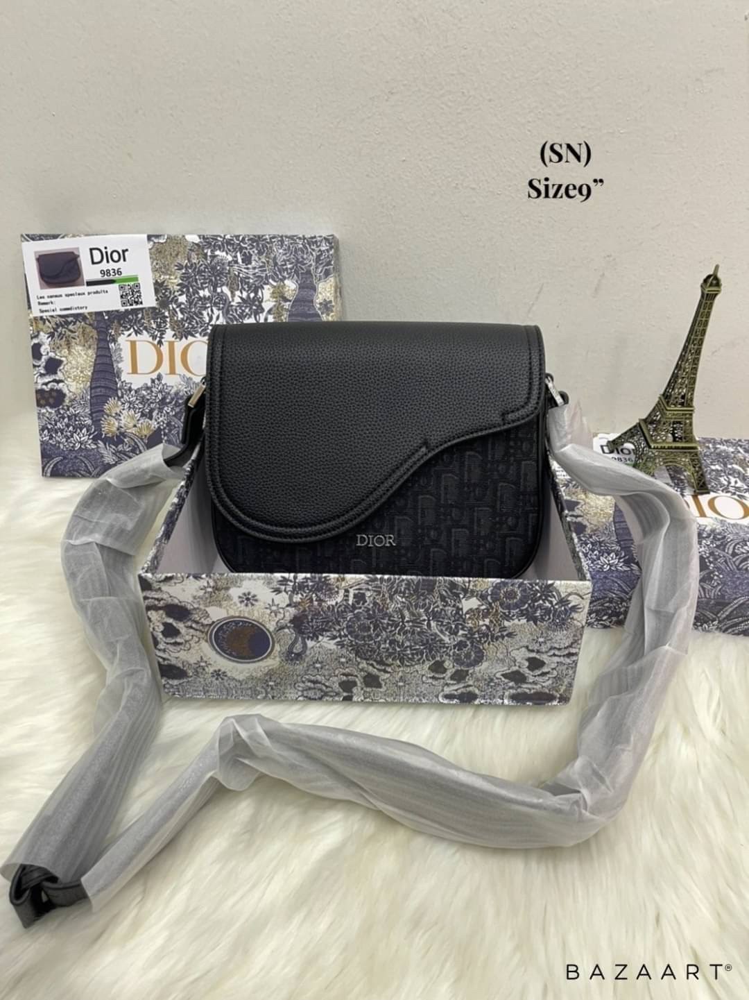 DIOR MINI SADDLE MESSENGER BAG รุ่นที่หนุ่มๆตามหา รุ่นหายาก!! ล็อทนี้ราคาดีมากค่ะ กระเป๋าสะพายลุคผู้ดี สีสวยคมคลาสสิก ดีไซน์เรียบหรู แนะนำใบนี้เป็น everyday bag รับรองตอบโจทย์ทุกลุค ทุกสไตล์แน่นอนจ้า