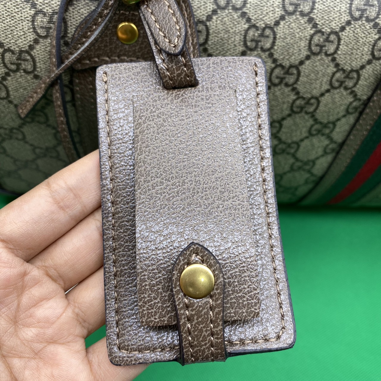 หนังแท้ Gucci keepall Ophidia GG medium carry-on duffle กระเป๋าใบใหญ่จุใจ ใส่สัมภาระขึ้นเครื่องเดินทางได้ ใส่เสื้อผ้า รองเท้า เอกสาร A4 iPad Notebookได้ หูจับแข็งแรง สายสะพายยาวถอดออกได้ สะพายไหล่หรือ Crossbody ก็ดูดี ใช้ได้ทั้งชายหญิง ภาพถ่ายสินค้าจริง ไ