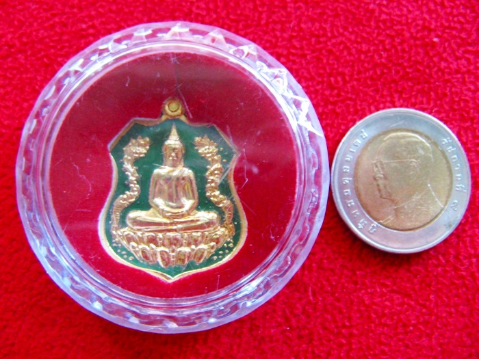 สินค้าหมดค่ะ เหรียญอาร์มหลวงพ่อโสธร รุ่นอัญเชิญขึ้นจากน้ำ รุ่น2 ปี2555 เนื้อทองแดงชุบทองลงยาสีเขียว พร้อมตลับเดิมค่ะ