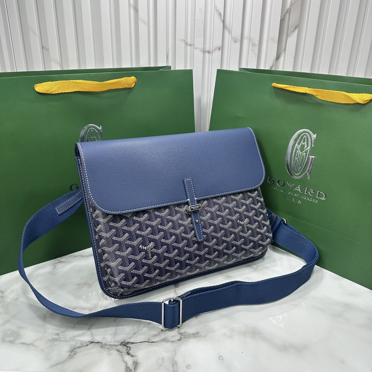 ORI หนังแท้ | Goyard Coursier Messenger bag กระเป๋าแมสเซ็นเจอร์ดีไซน์ใหม่ กะทัดรัดใช้งานได้อย่างคล่องตัว เหมาะมากสำหรับสายสปอร์ต ที่สุดของความหรูตอบโจทย์การใช้งาน ใบจริงสวยงามตามรูปค่ะ