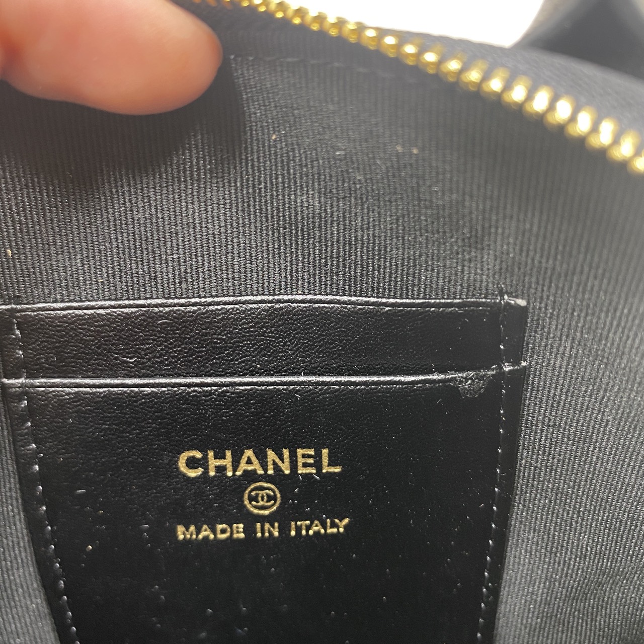 ORI หนังแท้ | Chanel Clutch with chain Suede Leather กระเป๋าถือรูปทรงใหม่ งานทูโทนหนังและหนังกลับ ตัดสีน้ำตาลดำอย่างลงตัว สวยโดดเด่น ใหม่ล่าสุด ในคอลเลกชัน Métiers d’art ปี 2024/25