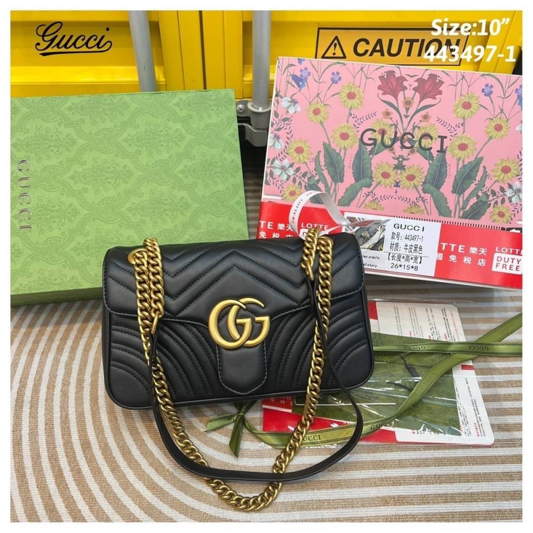 GUCCI GG Marmont shoulder bag กระเป๋าสะพายข้างรุ่นคลาสสิค สะพายขับผิว ดูแพง อัพลุคได้สบายๆ เปิด-ปิดด้วยตัวกดล็อคแน่นหนา ด้านหลังดีไซน์รูปหัวใจ