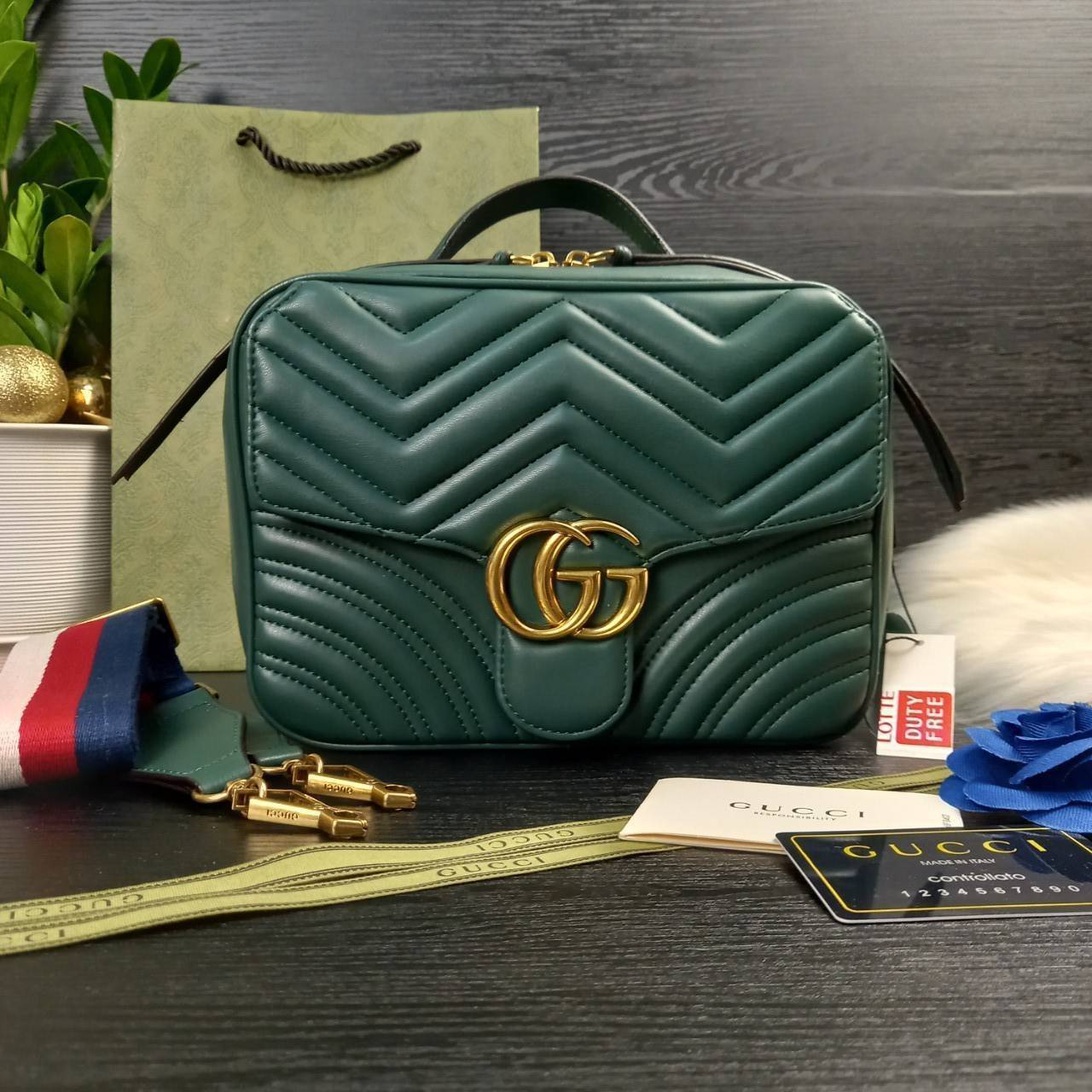 VIP GUCCI GG MARMONT TOP HANDLE SHOULDER BAG / BOLSA GG MATELASSE กระเป๋าถือ กระเป๋าสะพาย คอลเลคชั่นสุดหรู มาพร้อมสายสปอร์ตสะพายยาว สามารถปรับระดับได้ ถอดได้ เป็นอีกรุ่นที่โดดเด่นมากๆ การใช้งานคล้องตัวสุดๆ โดดเด่นด้วยโลโก้ GG ขนาดใหญ่เป็นเอกลักษณ์