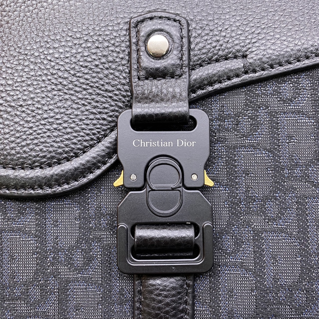 DIOR Small Saddle Messenger Bag with Flap กระเป๋าทรงแมสเซ็นเจอร์รุ่นฮิต เกรดออริ สลับแท้ 1:1 ใช้ต่างประเทศได้