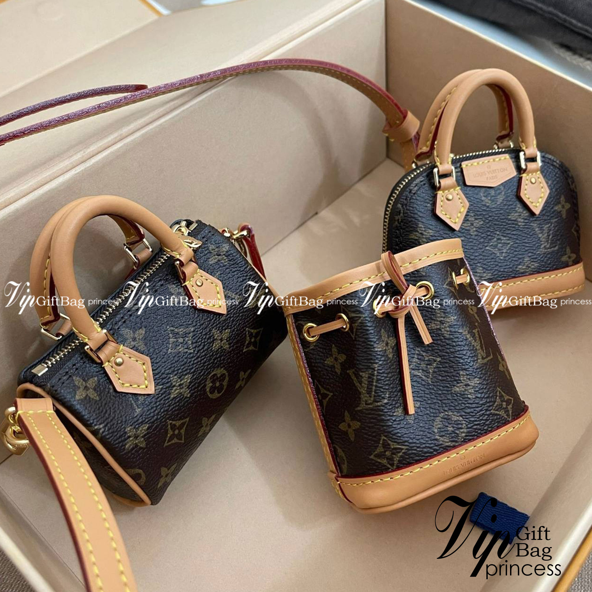 ORI 🥂 LV Trio Mini Icones Monogram Canvas เกรดสลับใช้แทนใบจริงได้ งานเกรดเทพออริจินอลสวยมาก ใช้ได้หลากหลายสไตล์ จะสะพายใบเดียว สองใบ หรือสามใบ หรือจะใช้เป็นพวงกุญแจที่คล้องมือหรือจะใช้เป็น Charm กระเป๋าก็ได้ คือคุ้มมากใน1 set ใหม่ล่าสุดเลยค่ะ น่าร