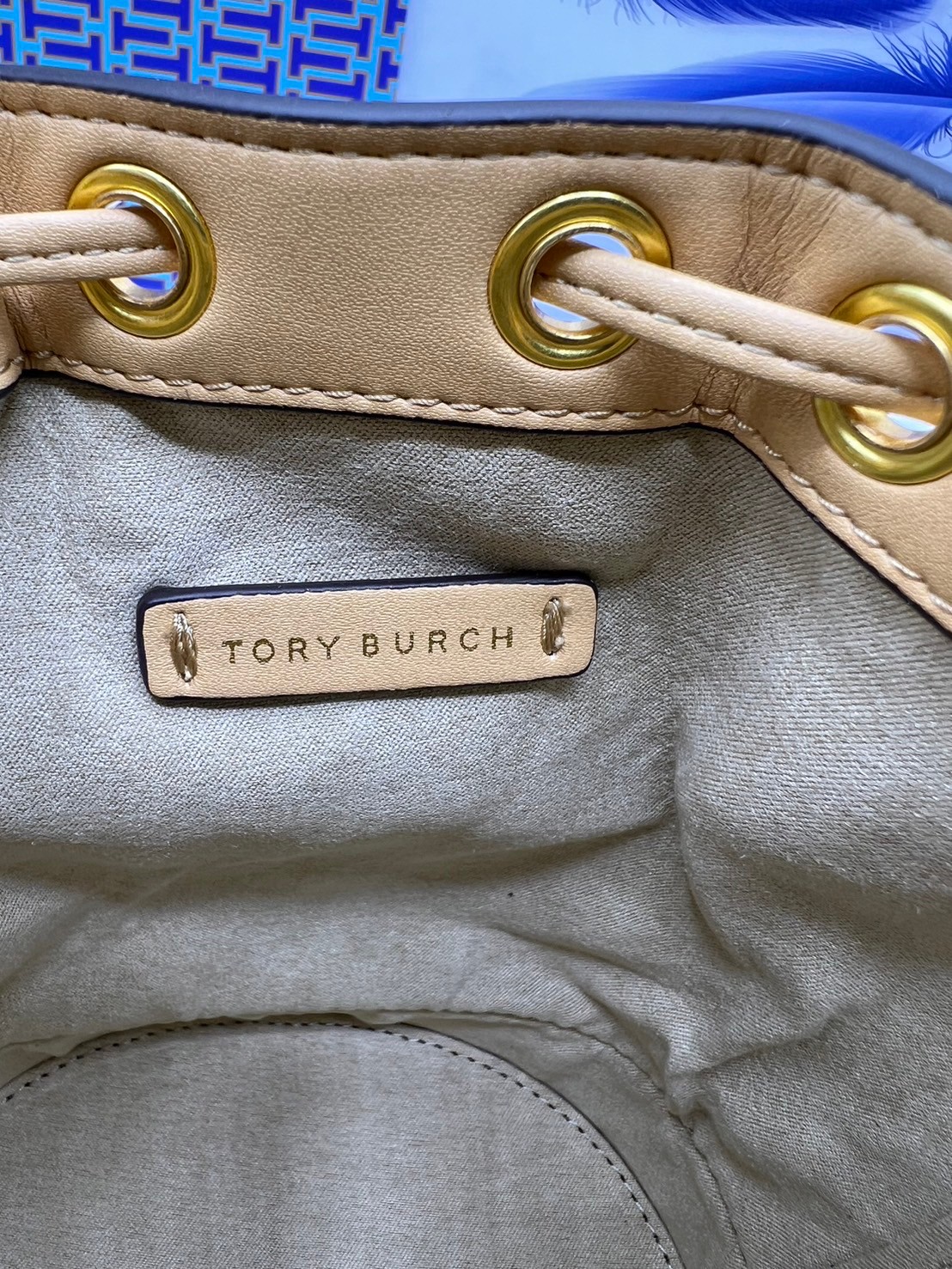 TORY BURCH T MONOGRAM EMBELLISHED MINI BUCKET BAG NEW IVORY MULTI กระเป๋าทรงบัคเก็ตแต่งหัวใจสีทองสวยหรู น่ารักรุ่นใหม่ล่าสุด เกรดท็อปออริ เทียบแท้ 1:1 เกรดดีสุด ใช้งานต่างประเทศได้