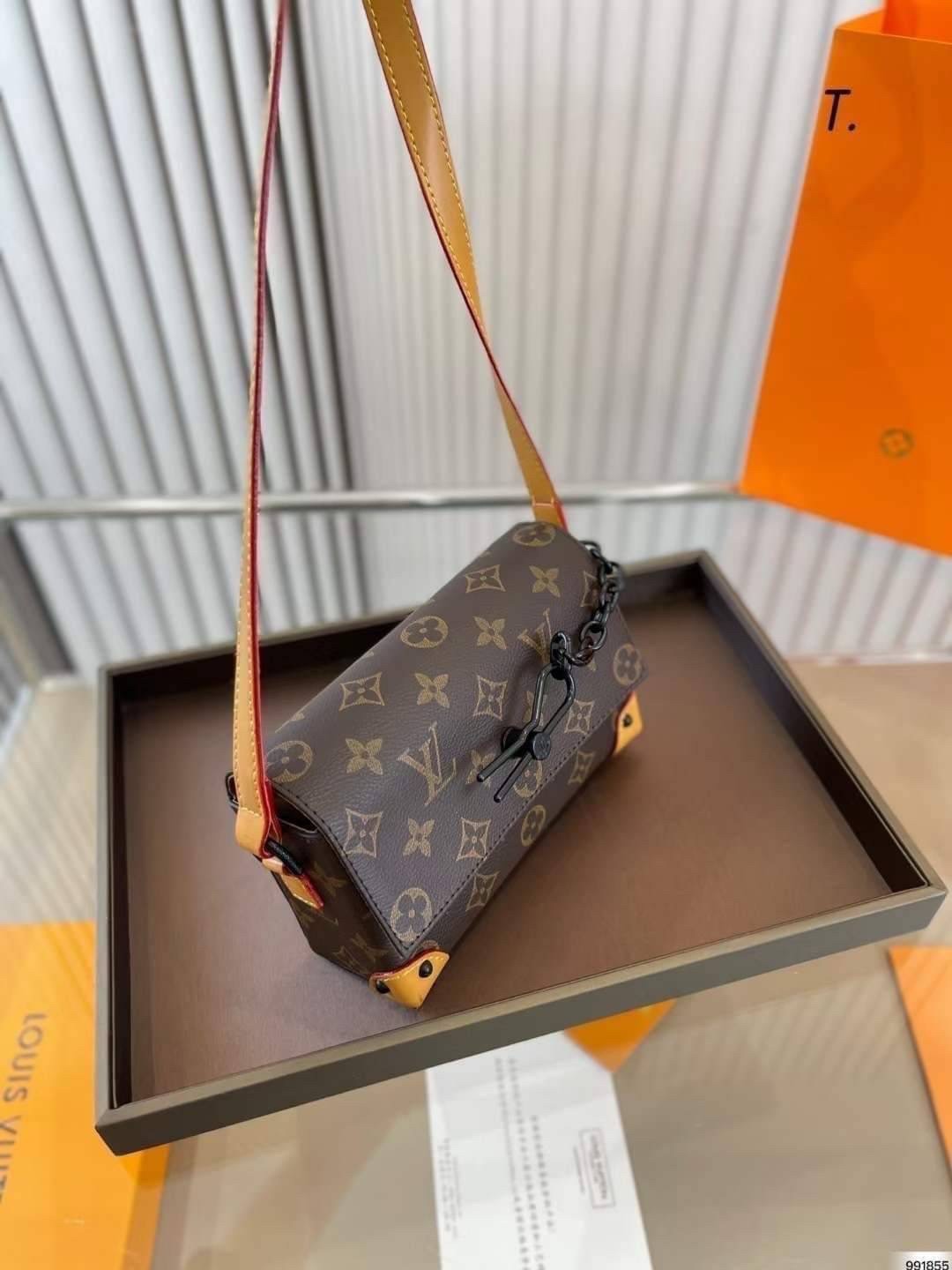 LV Streamer Messenger Bag กระเป๋าสะพายทรงกล่องที่สุดของรุ่นหายาก ดีไซน์คลาสสิกน่าใช้ ใช้ได้ทั้งชายหญิง unisex cool