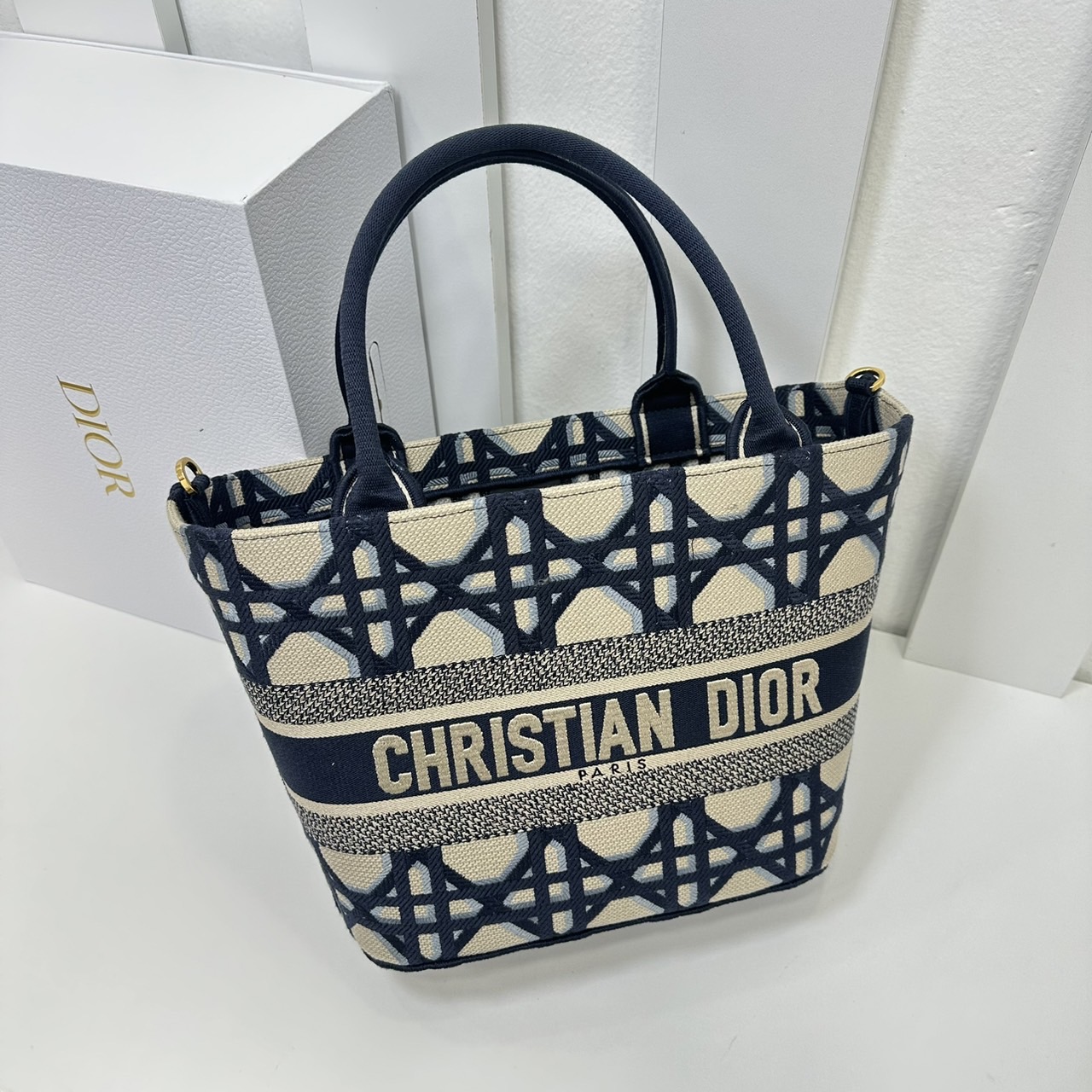 DIOR Hat Basket Bag / DIOR NEW LINE TOTE / DIOR KID TOTE กระเป๋าทรงโท้ทรุ่นใหม่ เอกษณ์ความหรูหรา โดดเด่นสวยงาม