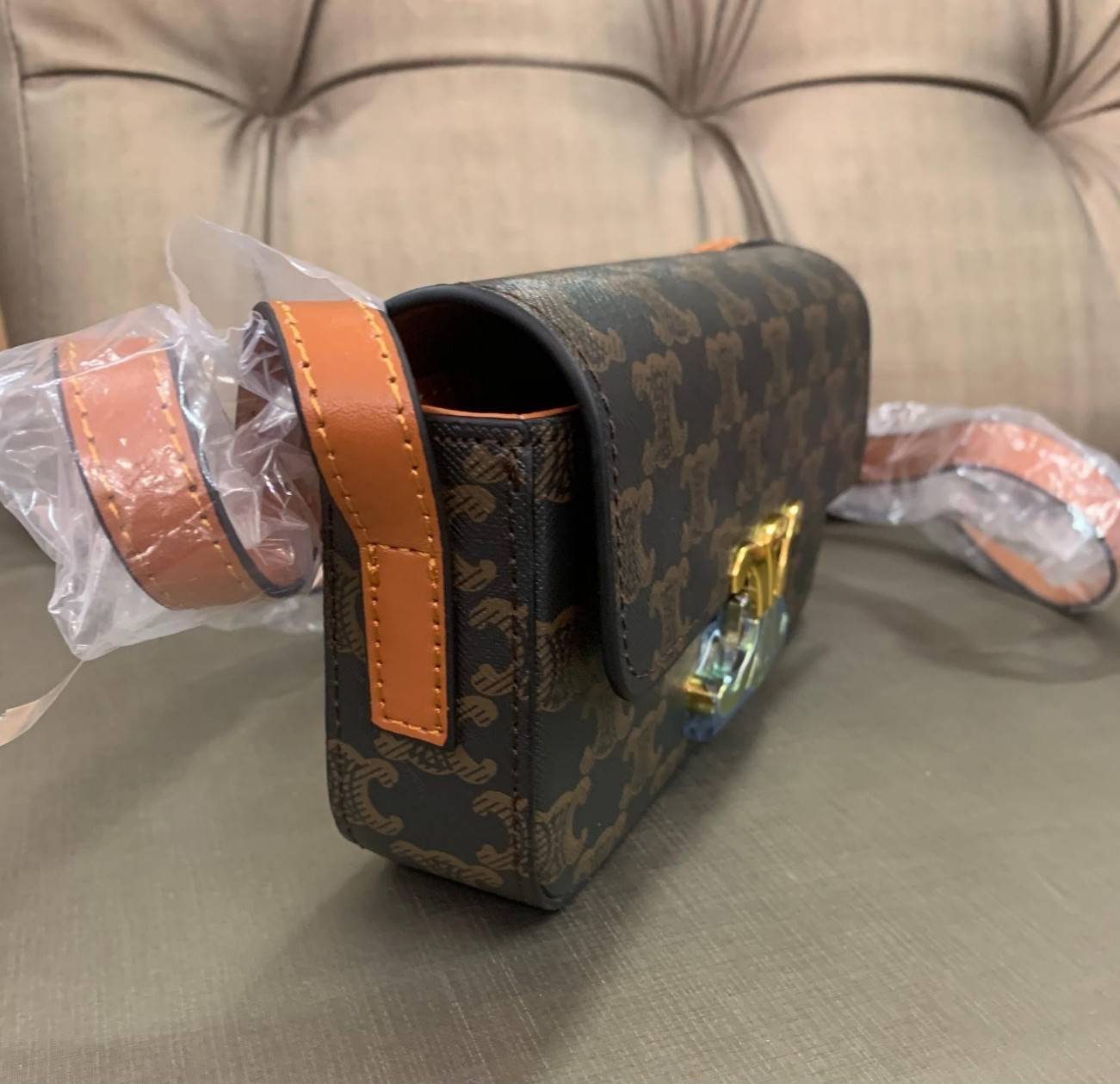 CELINE TRIOMPHE SHOULDER BAG VIP ดีไซน์ยอดนิยมสไตล์สาว LISA ทรงเหลี่ยมหนังSaffianoสวยหรูอยู่ทรง