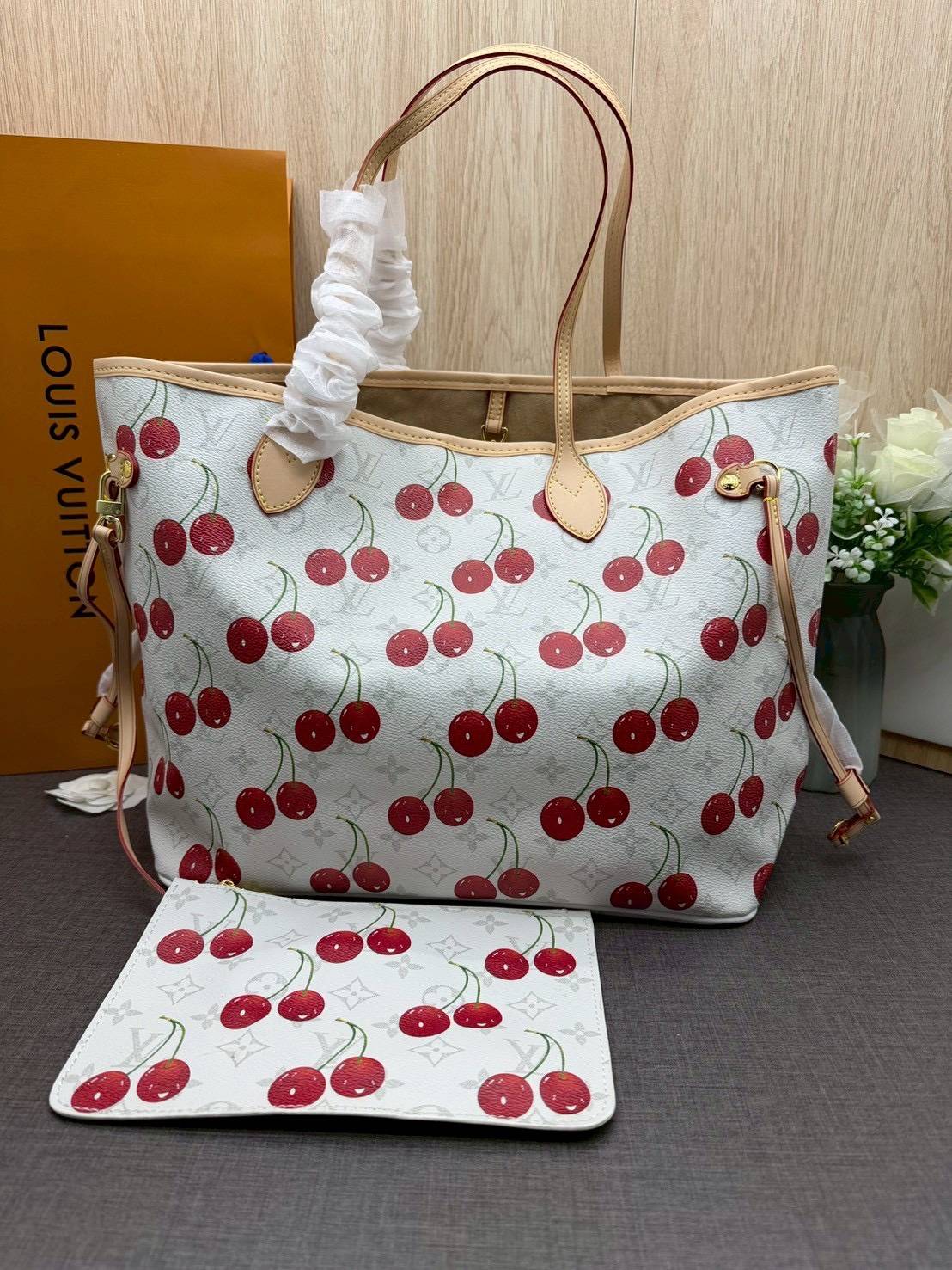 ORI หนังแท้ | LV x TM - Neverfull MM Bag Monogram cherry canvas / LV Tote Bag สีขาว กระเป๋าสะพายทรงโท้ทใบใหญ่ ลายเชอรี่น่ารักสดใส