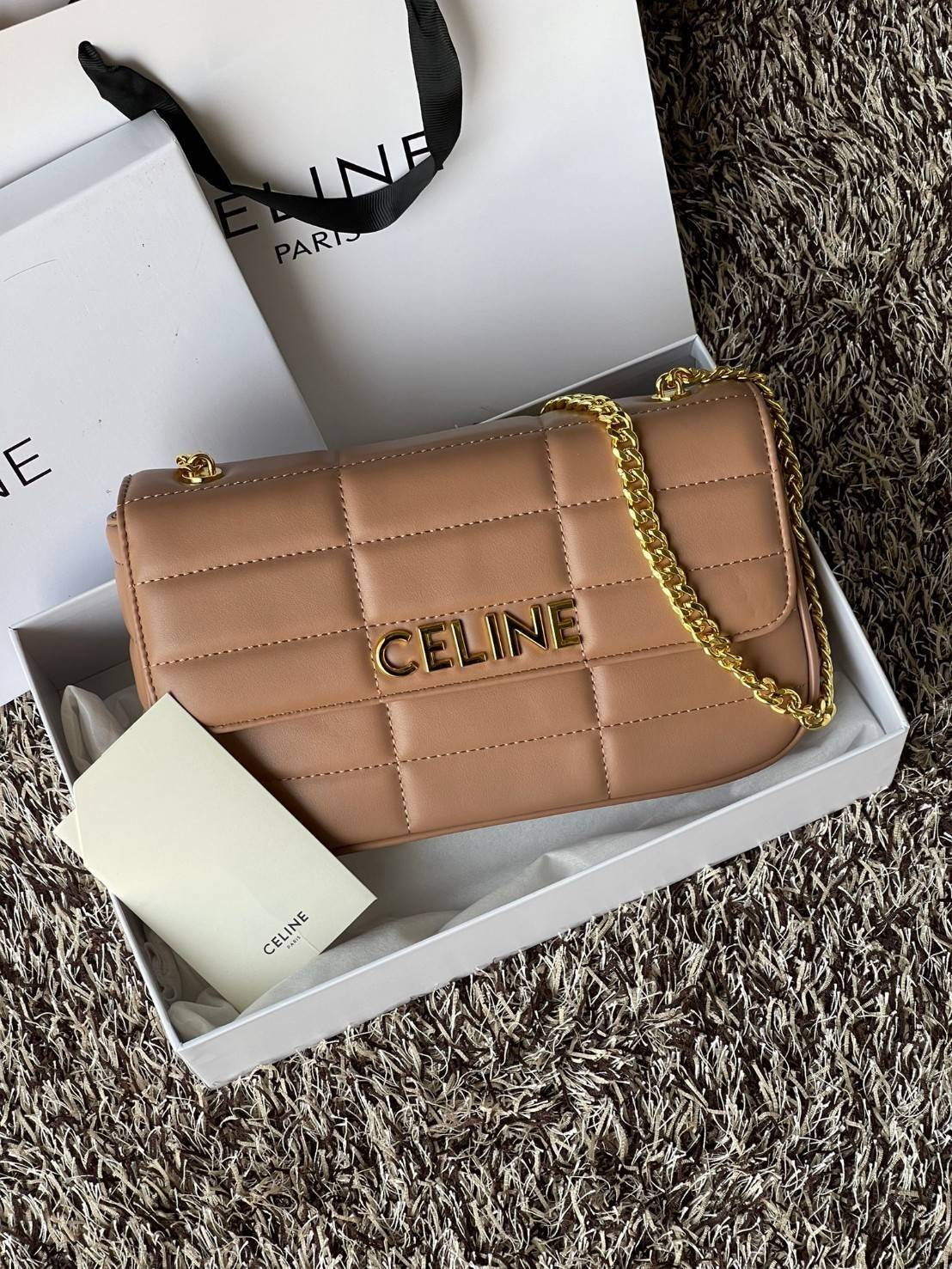 CELINE CHAIN SHOULDER BAG MATELASSE MONOCHROME CELINE in Quilted Goatskin กระเป๋าเทรนด์กระเป๋าสุดฮอตแต่ยังคงความคลาสสิก