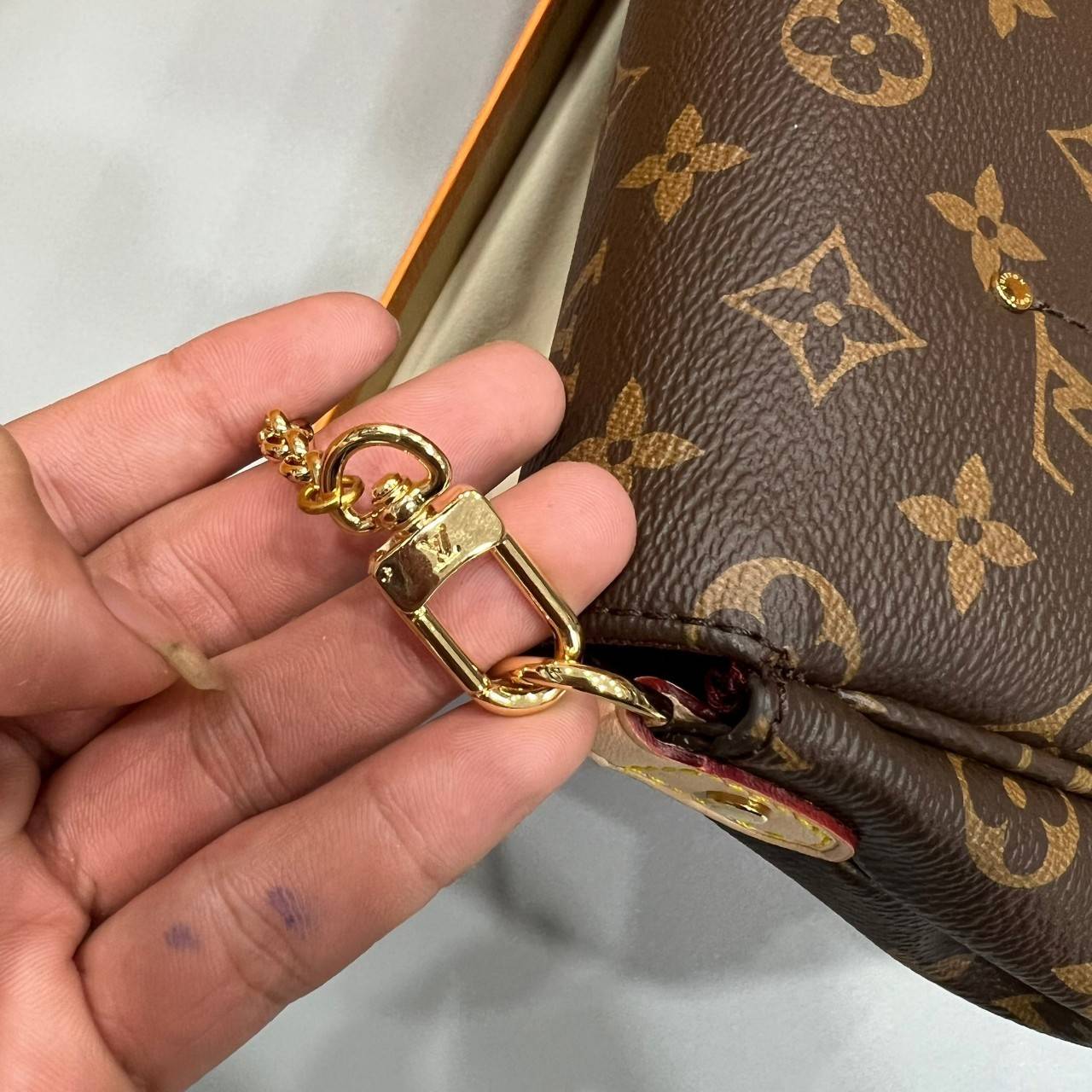 Ori 25cm Louis Vuitton favorite / LV Favorite Monogram Damier Ebene MM เกรดออริจินอล ใช้แทนใบจริงได้ ภาพถ่ายจากงานขายจริง ใช้งานต่างประเทศได้ค่ะ