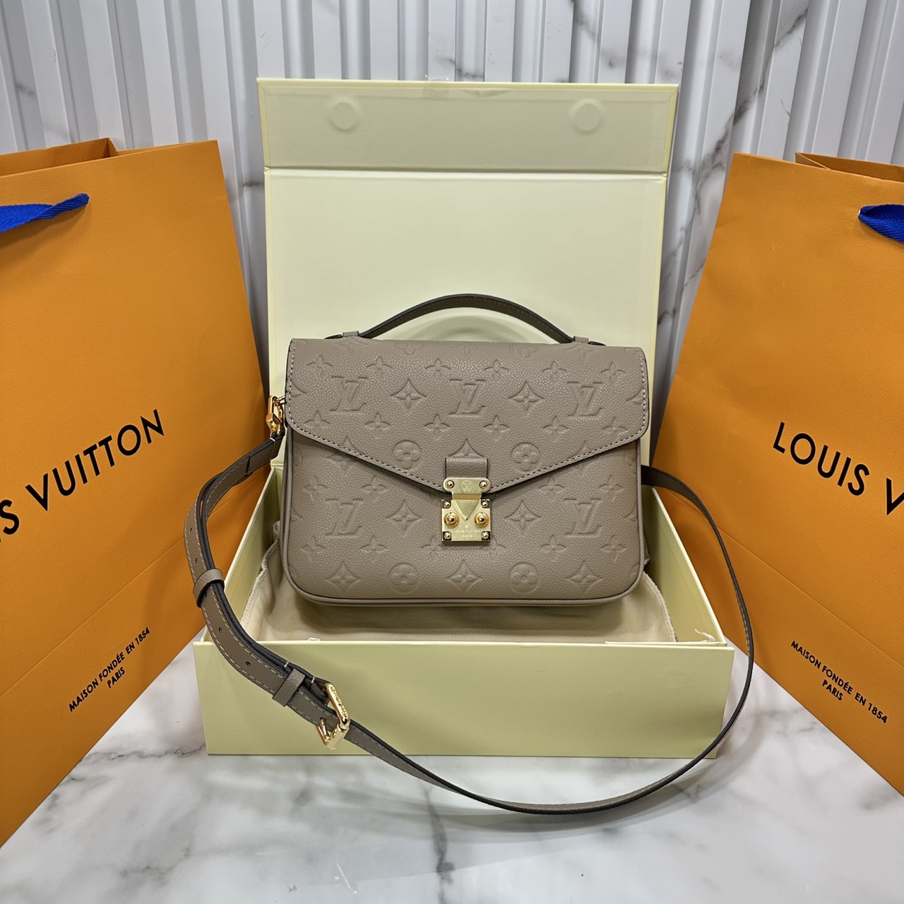 ORI หนังแท้ | LV Pochette Metis Monogram Empreinte leather กระเป๋าสะพาย อีกหนึ่งผลงานเด่นประจำฤดูกาล Spring 2021
