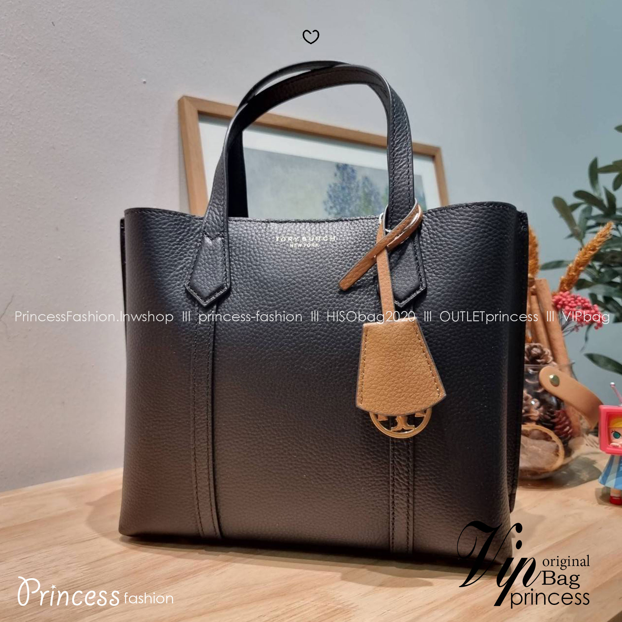 TORY BURCH PERRY SMALL TRIPLE COMPARTMENT TOTE BAG กระเป๋าโท้ทขนาดเล็ก รุ่นขายดี ทรงสวย ดีไซน์ออกมาให้ใช้งานได้ทุกลุค ทุกโอกาส สวยคมชัดทุกสี