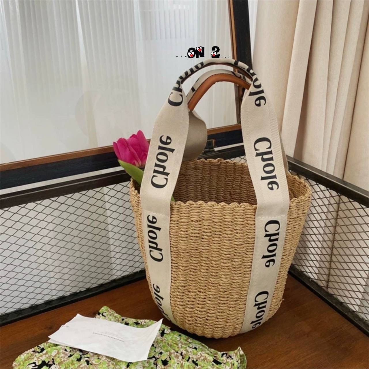 CHLOE small woody basket / Chloe bucket กระเป๋าสะพายสานทรงตะกร้า ใบเล็ก ยอดฮิตติดลมของแบรนด์ ด้วยวัสดุสังเคราห์จากธรรมชาติ สานทอเต็มใบออกมาเป็นลวดลายสวยงาม