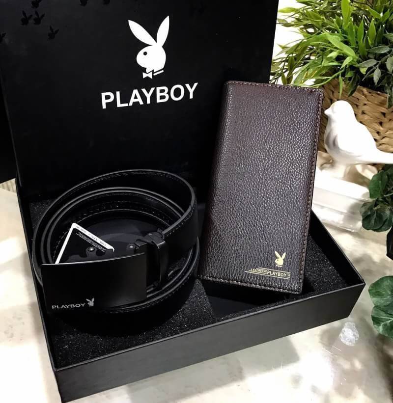 PLAYBOY LEATHER BELT & LONG WALLET VALUE PACK Limited Edition จาก Playboy เซทนี้สุดคุ้มค่ะได้ทั้งเข็มขัดและกระเป๋าสตางค์ใบยาวแบบใส่มือถือได้ มีช่องใส่รูป ช่องใส่บัตร ช่องใส่ธนบัตร แบงก์พัน ช่องซิปใส่เหรียญ แยกเป็นสัดส่วน พร้อมกล่องแบรนด์สามารถมอบเป็นของขว