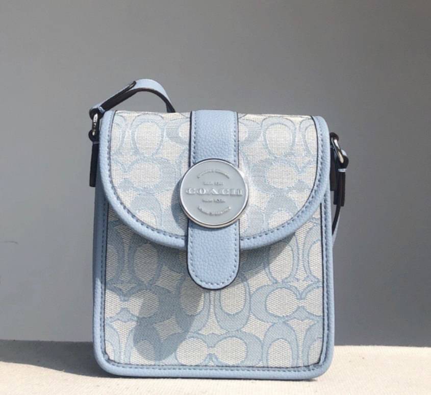 COACH North/South Lonnie Crossbody In Signature Jacquard C8321 ภาพสินค้าถ่ายจากงานขายจริง ใช้งานต่างประเทศได้