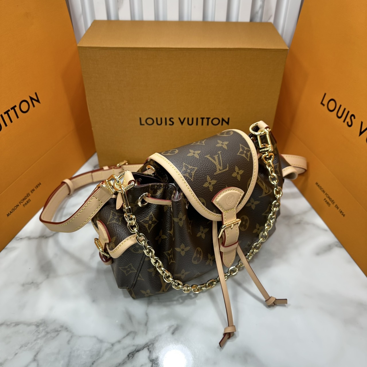 ORI หนังแท้ | LV Odyssee bag Monogram Canvas กระเป๋าสะพายดีไซน์ใหม่ คอลเลกชันประจำฤดูกาล Pre-Fall 2025 ออกแบบมาเพื่อเชิดชูมรดกล้ำค่าที่สืบทอดจากรุ่นสู่รุ่น ดีไซน์ทันสมัยใช้งานได้ทุกวัน
