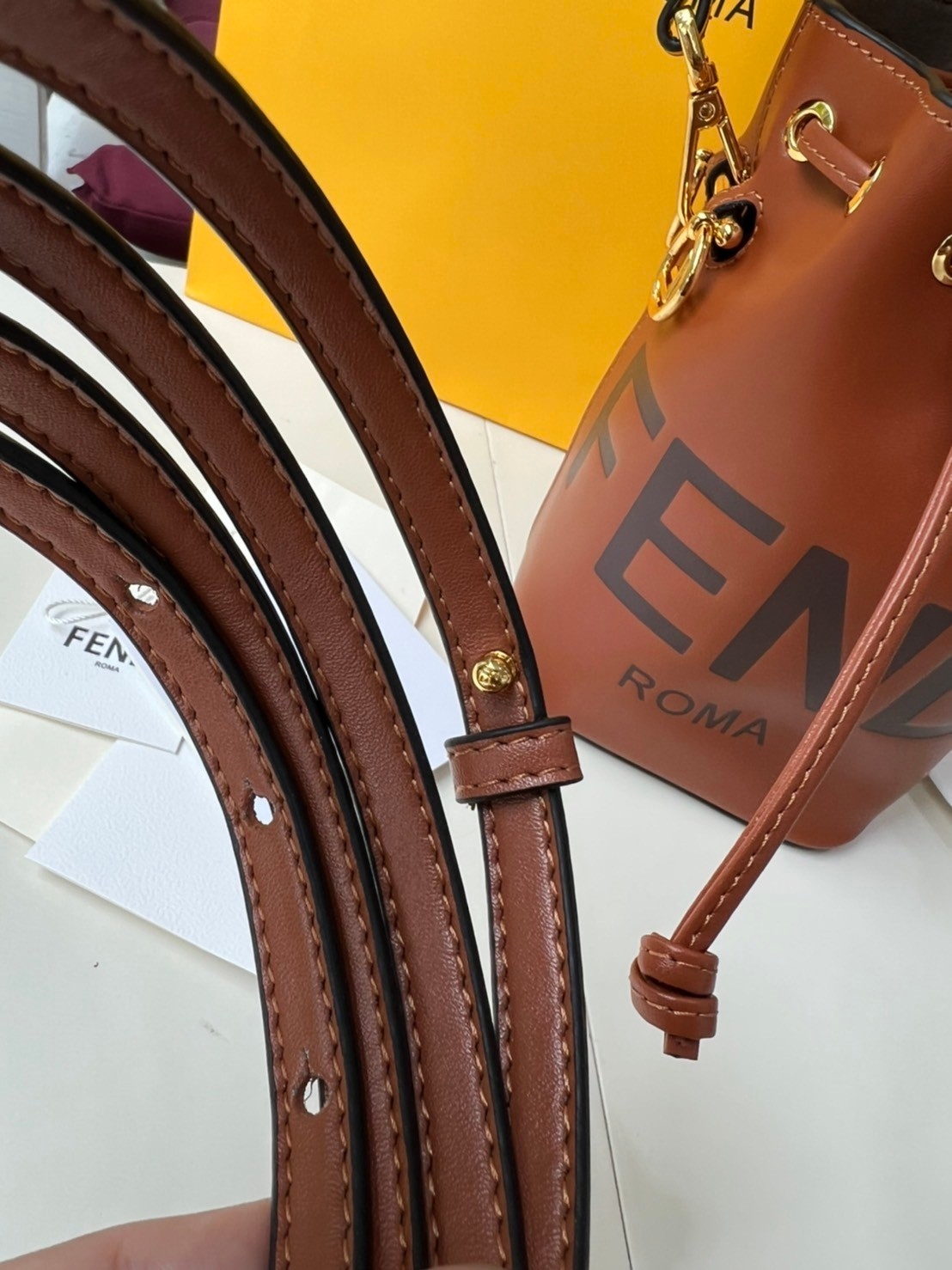 FENDI Mon Tresor Mini Leather Bucket Bag / FENDI Bucket Bag พร้อมส่ง กระเป๋าถือหรือสะพายข้างทรงบัคเก็ต ทรงขนมจีบ ลายแบรนด์ อะไหล่ทองหรูหรา