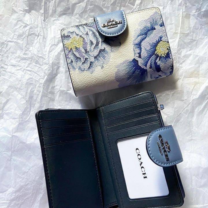 COACH MEDIUM CORNER ZIP WALLET IN SIGNATURE CANVAS WITH KAFFE FASSETT PRINT (COACH C3453)