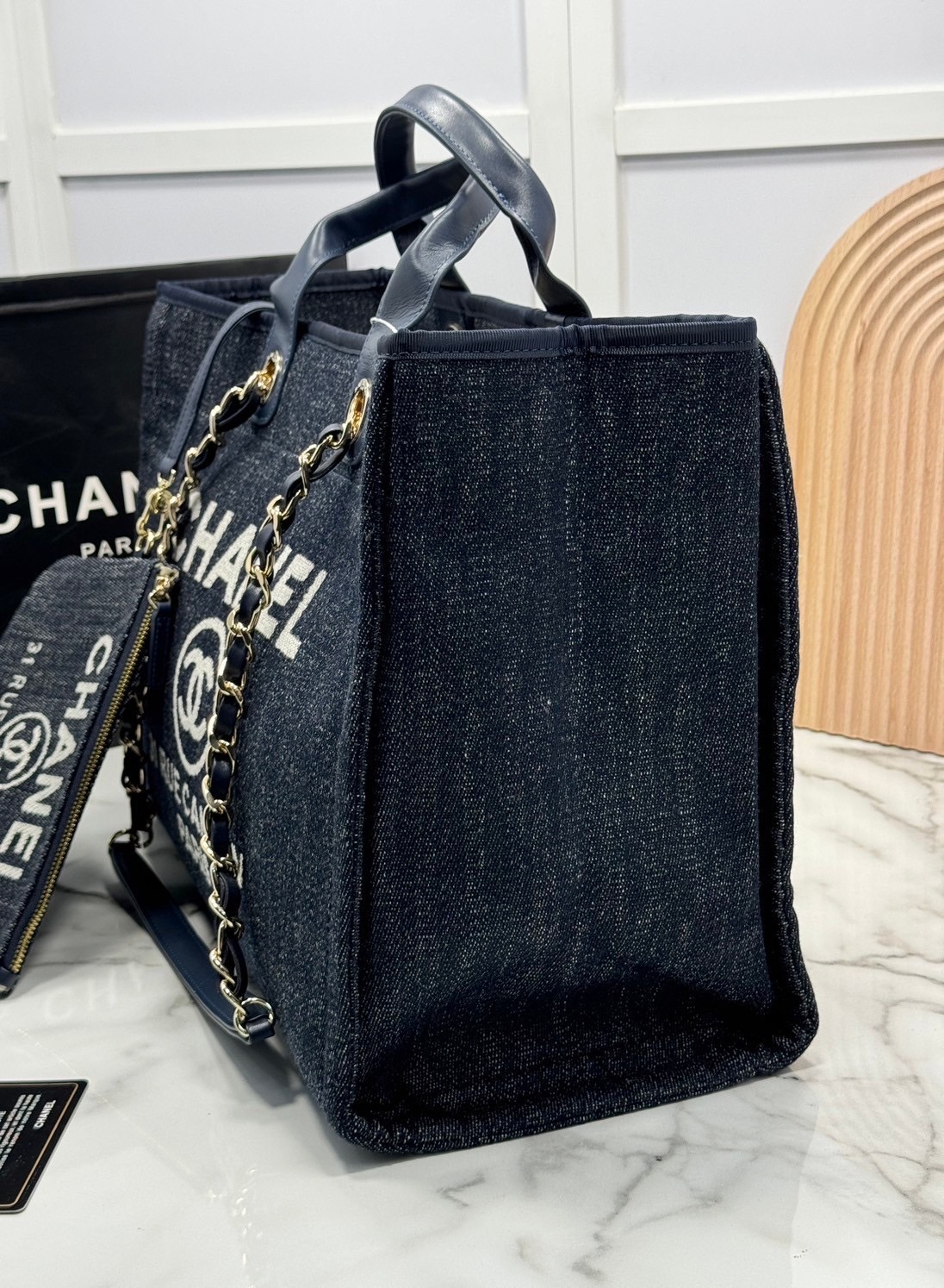 ORI หนังแท้ | Chanel Deauville Tote Bag กระเป๋าสะพายทรงโท้ทช้อปปิ้ง ใบใหญ่ ภายในโล่งกว้าง จุของได้เยอะ