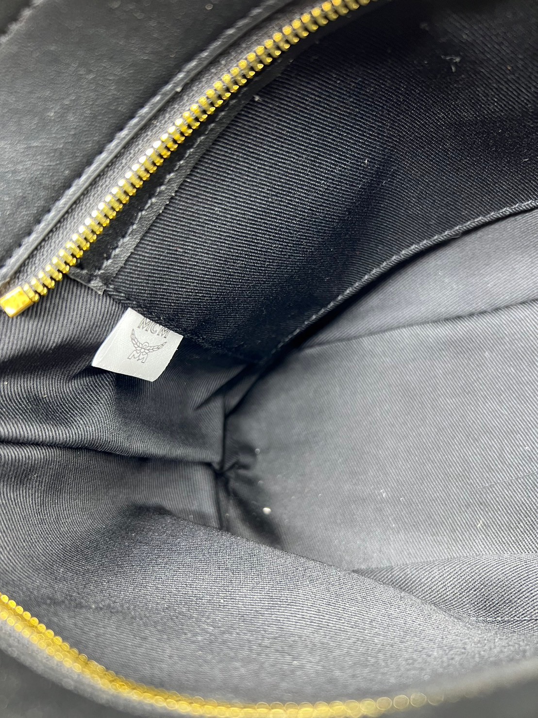 M.C.M Mini Anya Top Zip Shopper in Visetos กระเป๋าทรงโท้ท พร้อมพวงกุญแจน้องหมาห้อย พิมพ์ลายสวยงาม เกรดท็อปออริ 1:1 สลับแท้