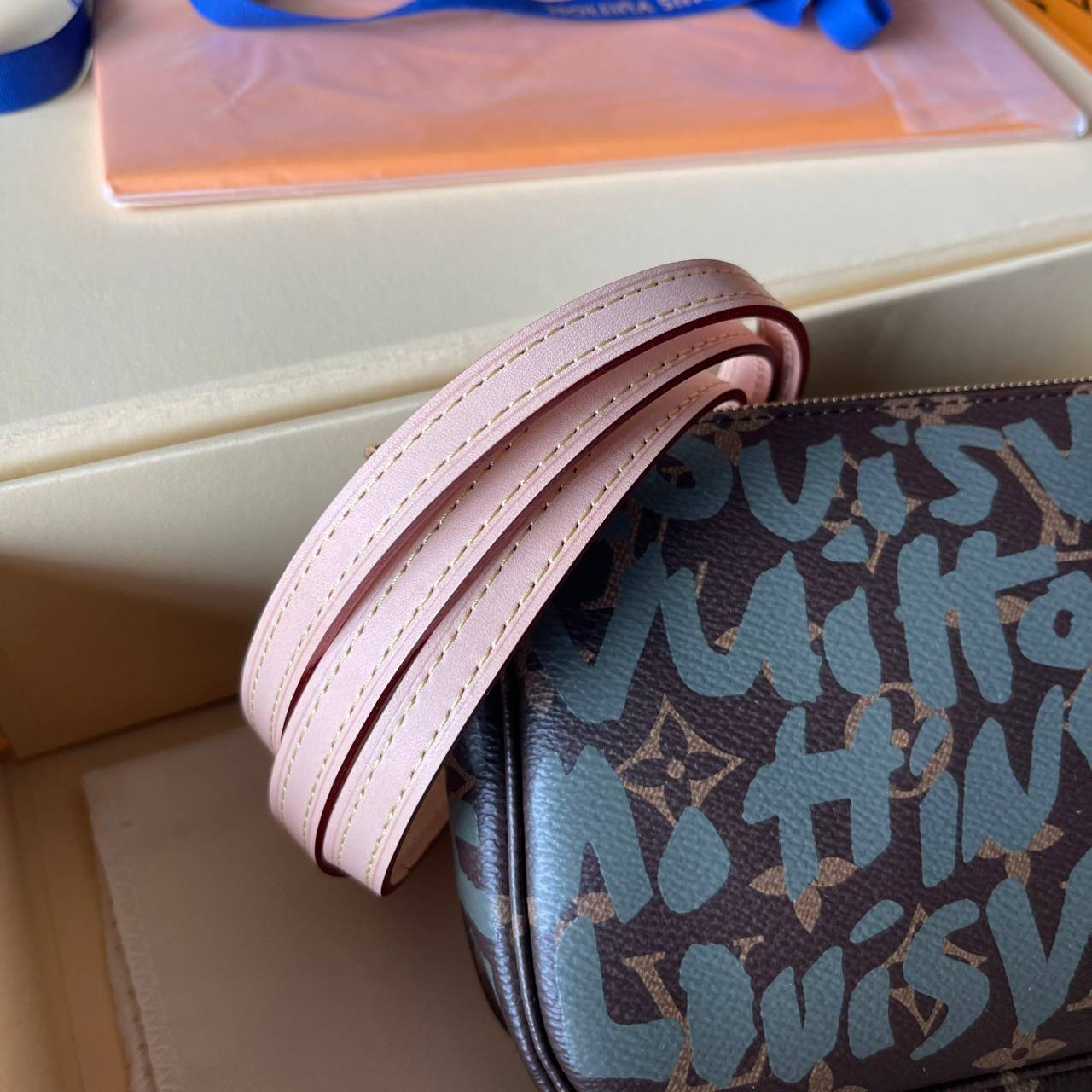 หนังแท้ LOUIS VUITTON MONOGRAM POCHTE ACCESSORIES BAG ลายใหม่ล่าสุด พร้อมส่งที่ไทย โดดเด่นด้วยรูปทรงอันเป็นเอกลักษณ์และรายละเอียดแบบคลาสสิก ภาพถ่ายสินค้าจริง ไอเท็มนี้สวยน่าใช้สุดคุ้มมากๆ ห้ามพลาดเลยค่ะ!