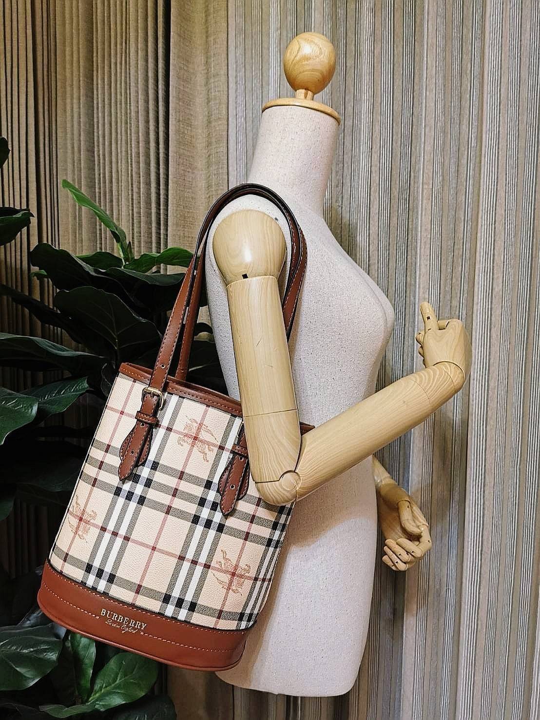 BURBERRY FRAGRANCES VINTAGE BAG กระเป๋าสะพายทรงวินเทจ