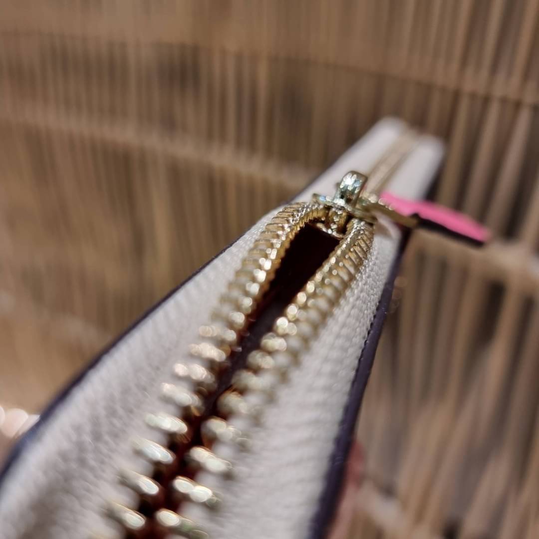 OUTLET 】COACH ACCORDION ZIP WALLET IN SIGNATURE CANVAS F86093 C3287 F98126 กระเป๋าสตางค์ใบยาว น่ารักน่าใช้