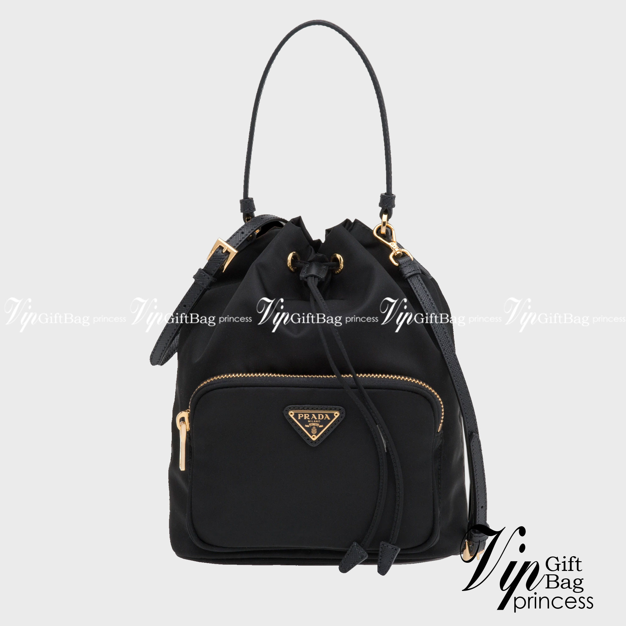 Prada Duet Re-Nylon Bucket shoulder bag / Prada Nylon bucket bag Pastel เกรดใช้สลับใบจริง ออริจินอล ใช้งานต่างประเทศได้ น้องสาวสุดสวยมาให้จับจองอีกหนึ่ง สีพาสเทลน่ารักละมุนมากๆ ค่ะ กระเป๋าสะพายข้าง ทรงขนมจีบ ไซส์มินิ ขนาดน่ารักน่าใช้มาก วัสดุขอบหนังแท้ แล