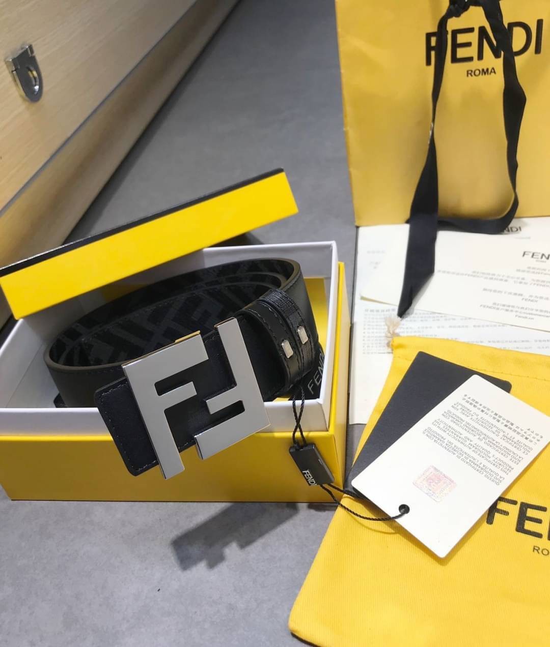 FENDI Belt Black leather belt / FF Belt เข็มขัดเฟนดิหนังแท้ เกรดออริจินอล ดีไซน์เรียบหรูเข้ากับทุกลุค ใช้ได้ทั้งชายหญิง มาพร้อมกล่อง ห้ามพลาดค่ะ! พร้อมส่งที่ไทย ภาพถ่ายจากงานขายจริง ใช้งานต่างประเทศได้