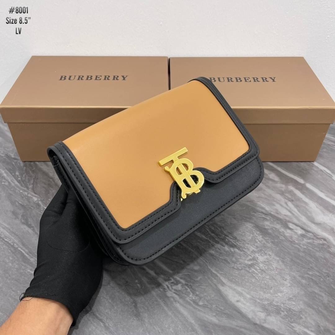 BURBERRY FRAGRANCES CROSSBODY BAG / BURBERRY SMALL CHECK CANVAS AND LEATHER TB BAG เบสท์ไอเท็ม!! คอลเลคชั่นที่ปังตลอดปี รอบนี้ออกแบบสไตล์ผู้ดีอังกฤษ